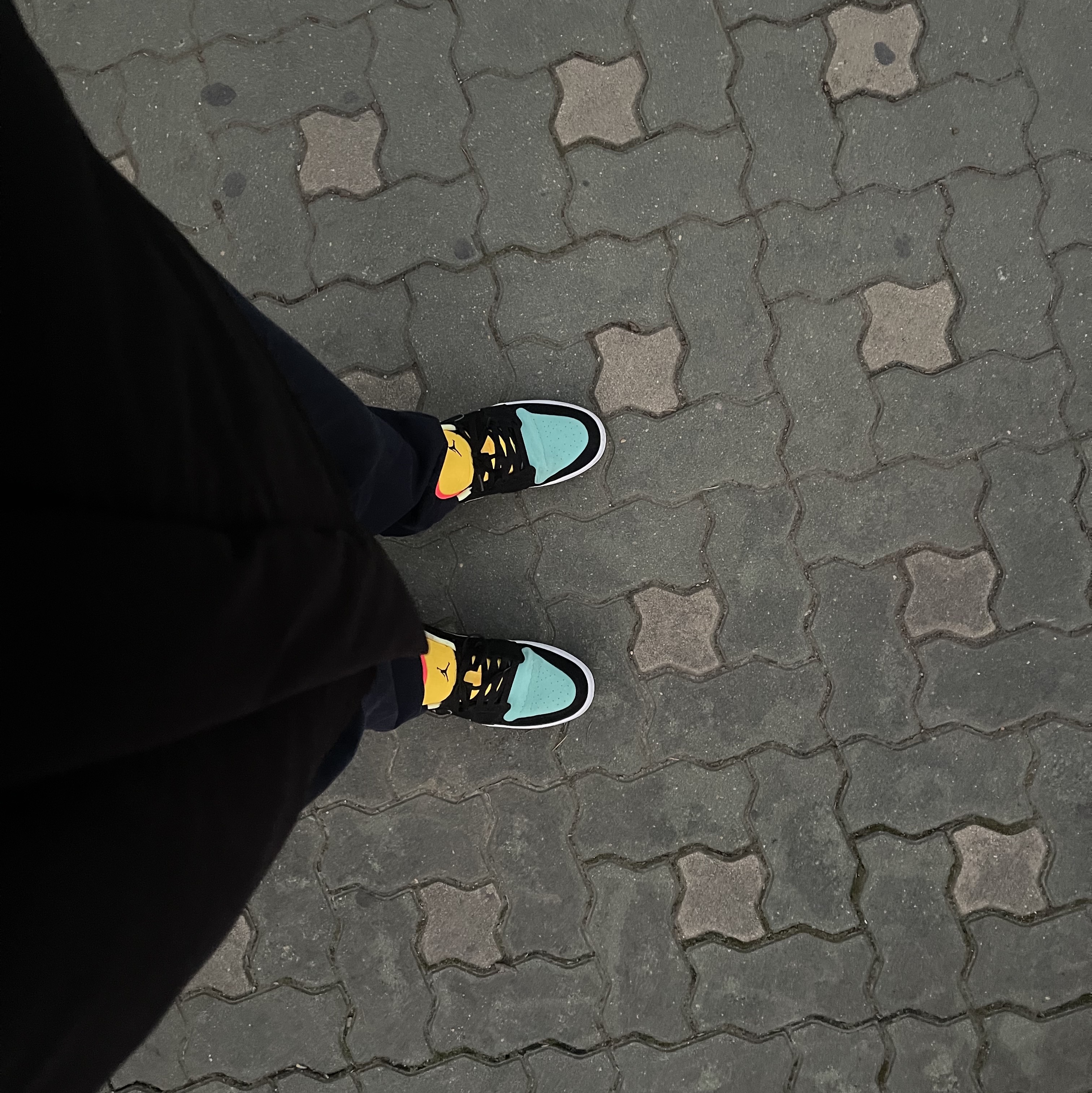 Jordan 1 Low SE Aurora Green 착용 스타일 - 2