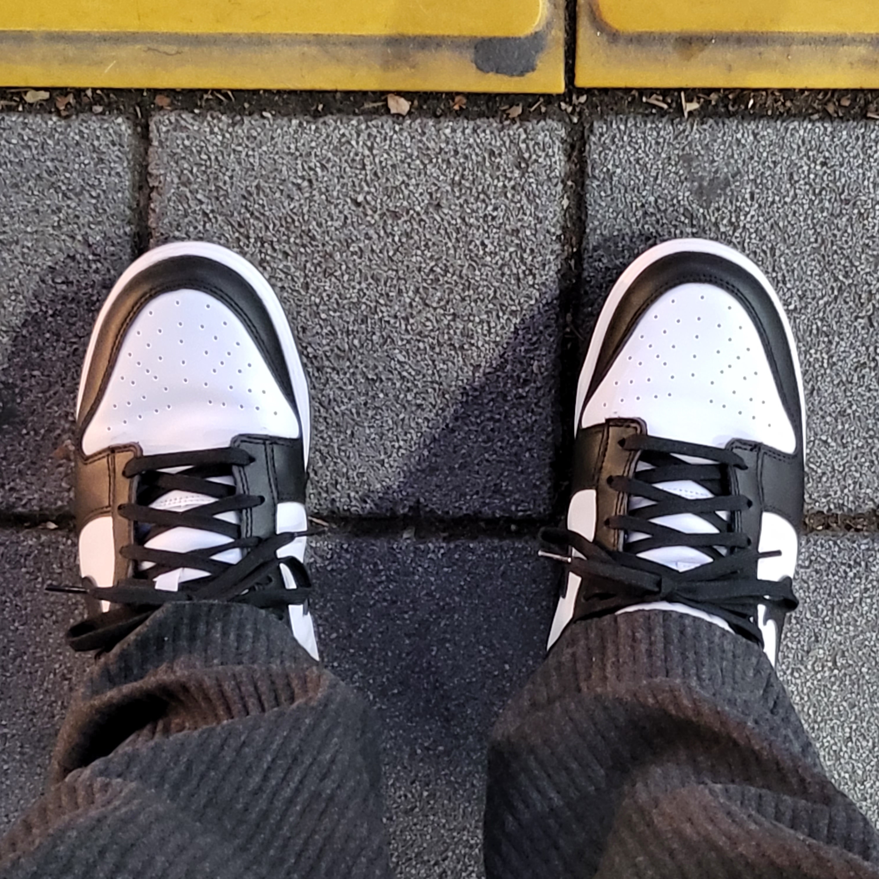 Nike Dunk Low Retro Black 착용 스타일 - 2
