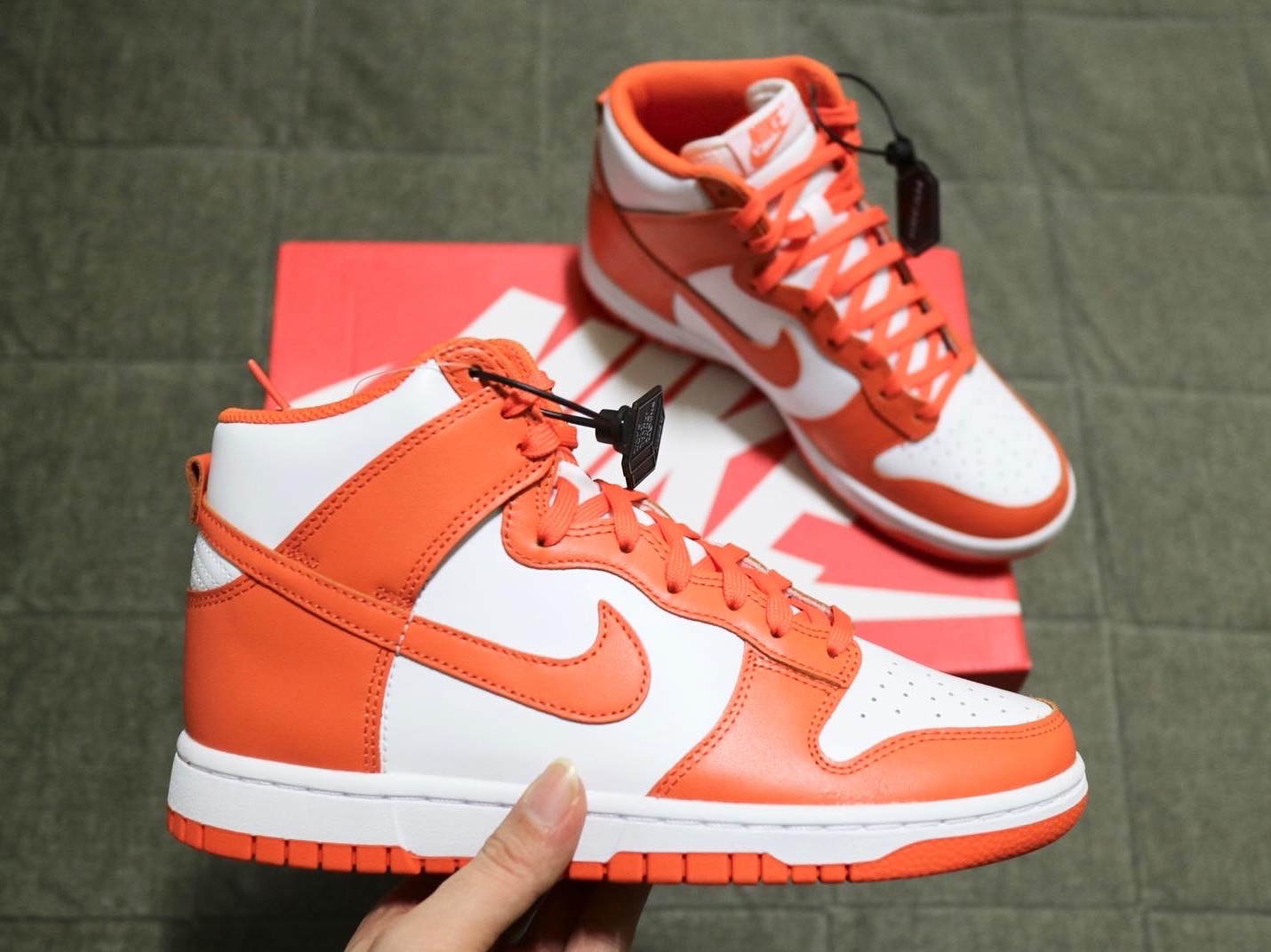 Nike Dunk High Retro Orange Blaze 착용 스타일 - 1