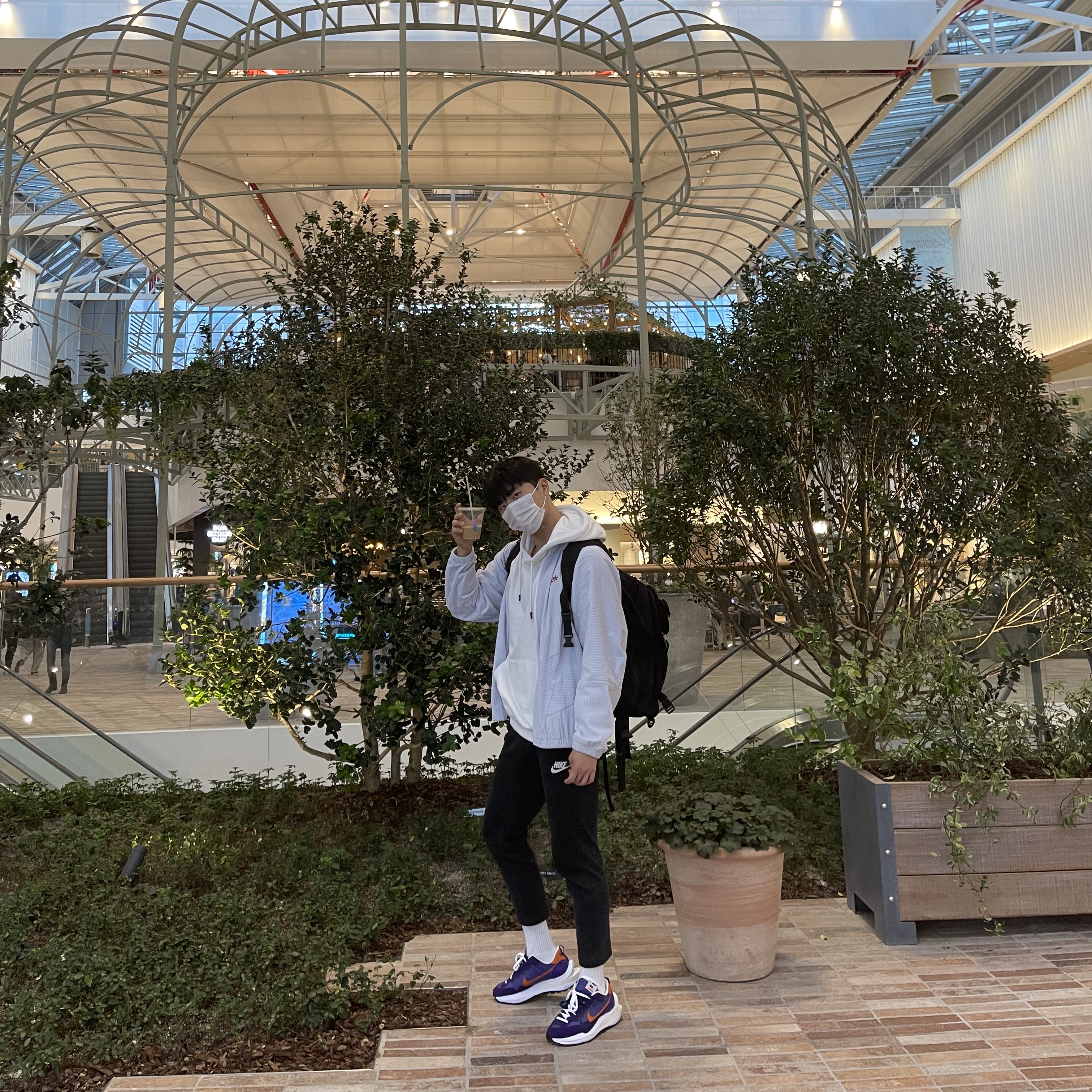 Nike x Sacai VaporWaffle Dark Iris 착용 스타일 - 1