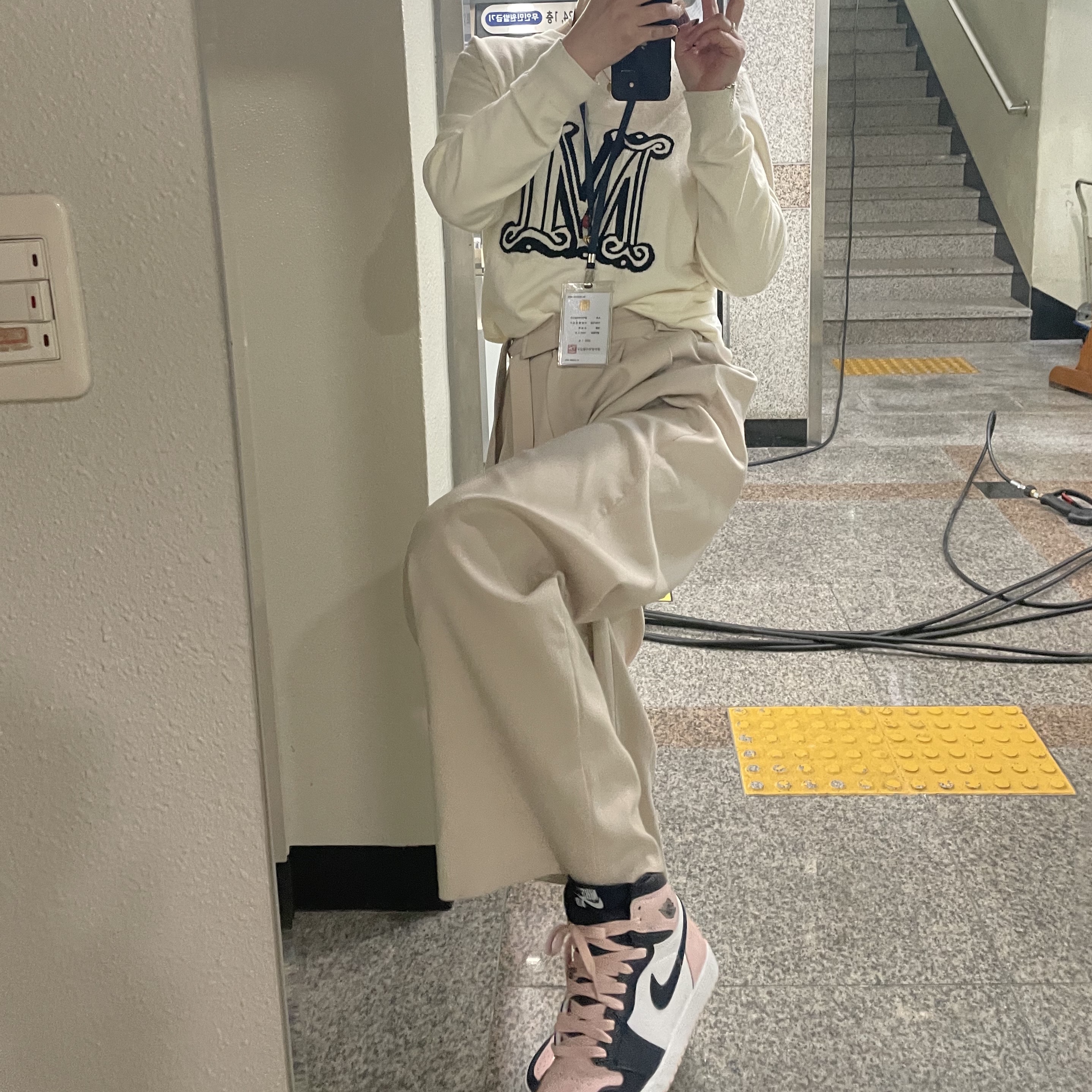 (W) Jordan 1 Retro High OG Atmosphere 착용 스타일 - 2