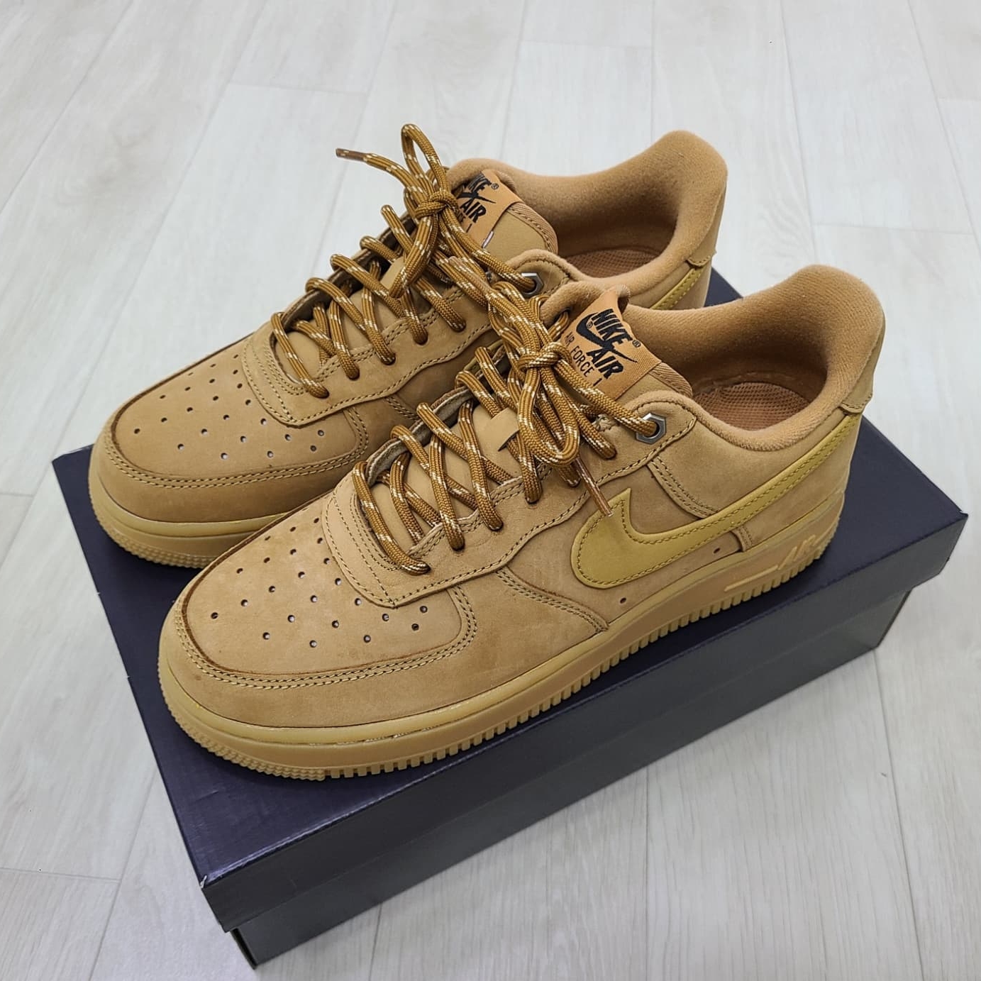 Nike Air Force 1 '07 WB Flax 착용 스타일 - 2