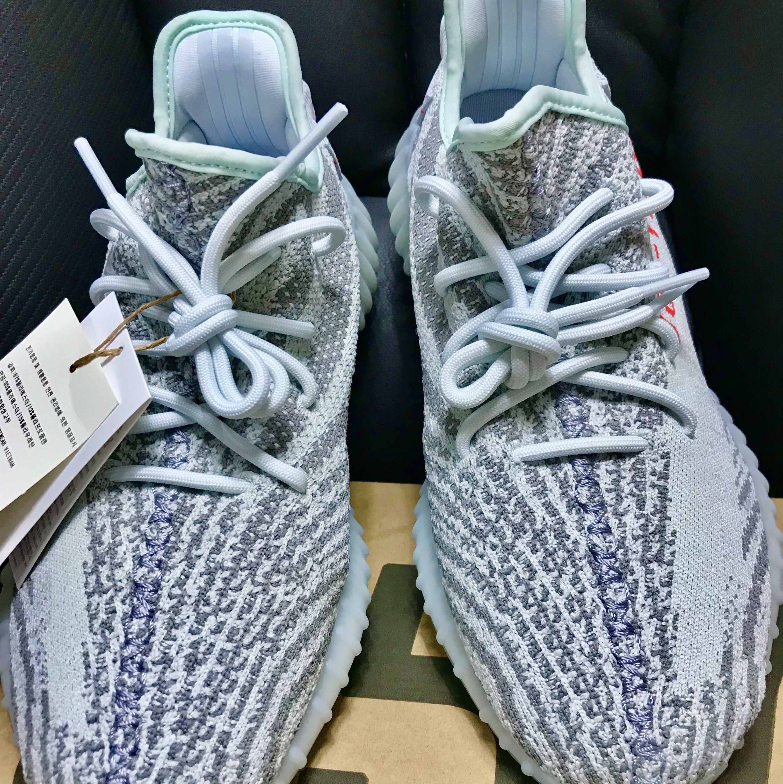 Adidas Yeezy Boost 350 V2 Blue Tint 2017 착용 스타일 - 1