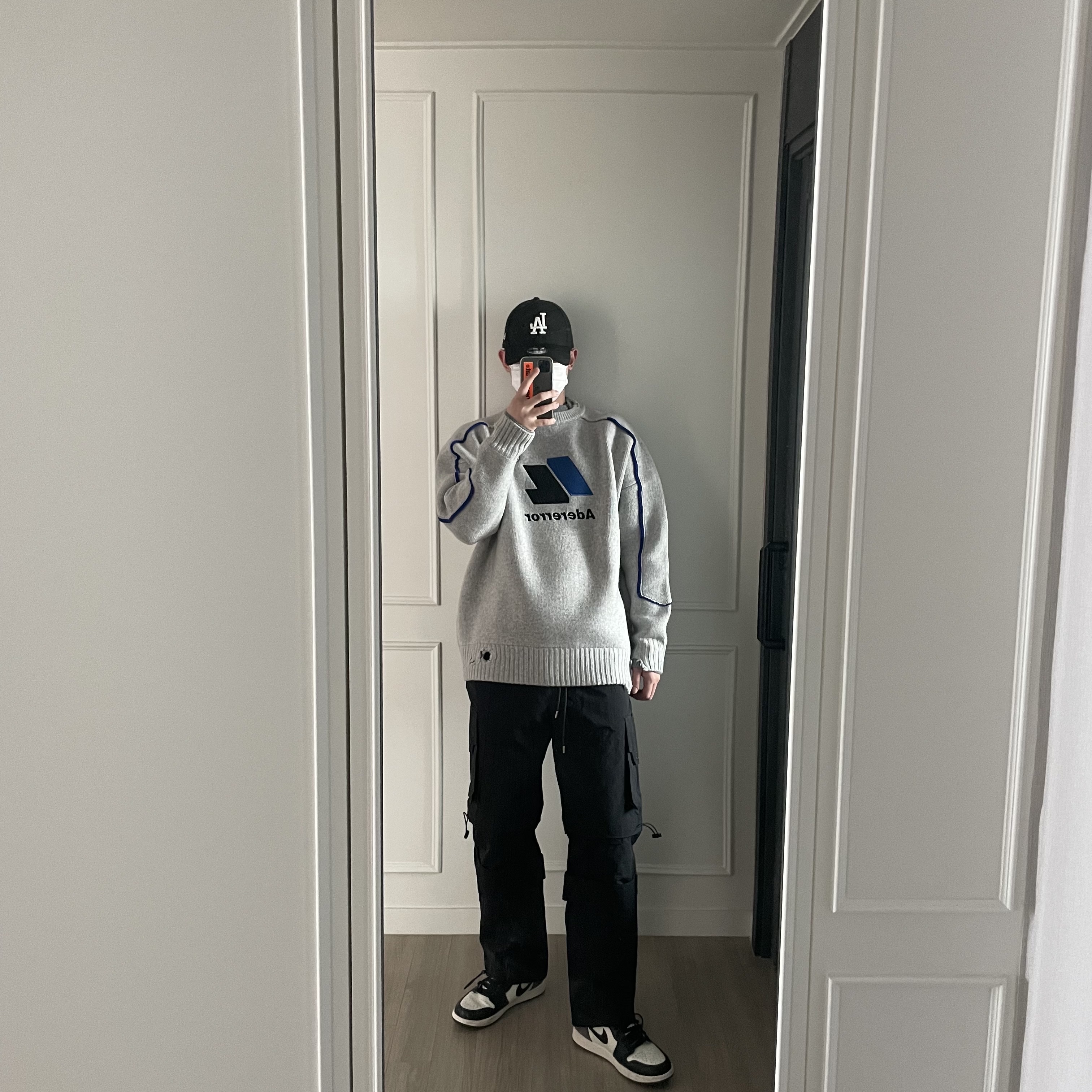 Jordan 1 Retro High OG Black Mocha, Zara x Ader Error Oversize Sweater Grey 착용 스타일