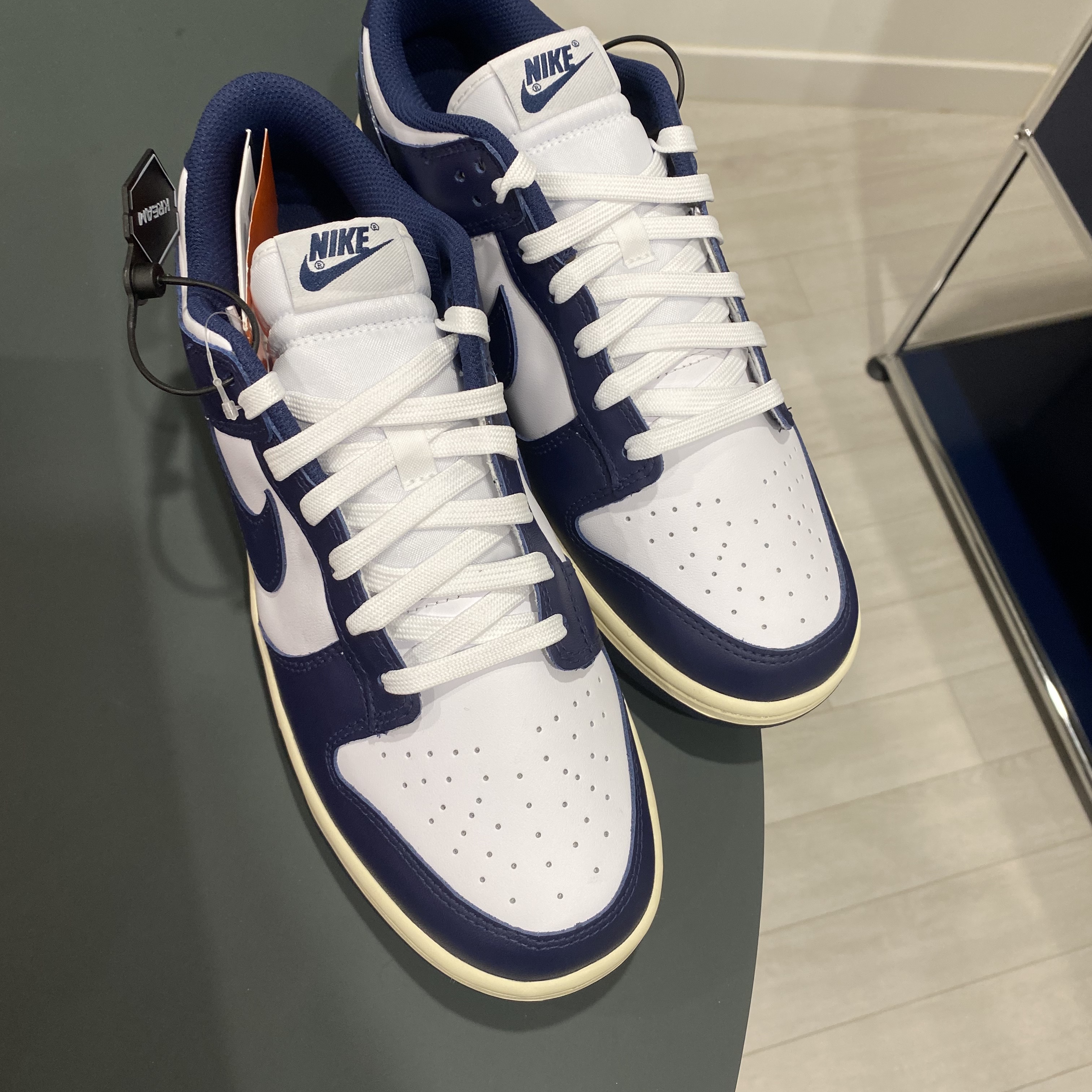 (W) Nike Dunk Low Vintage Midnight Navy 착용 스타일 - 3