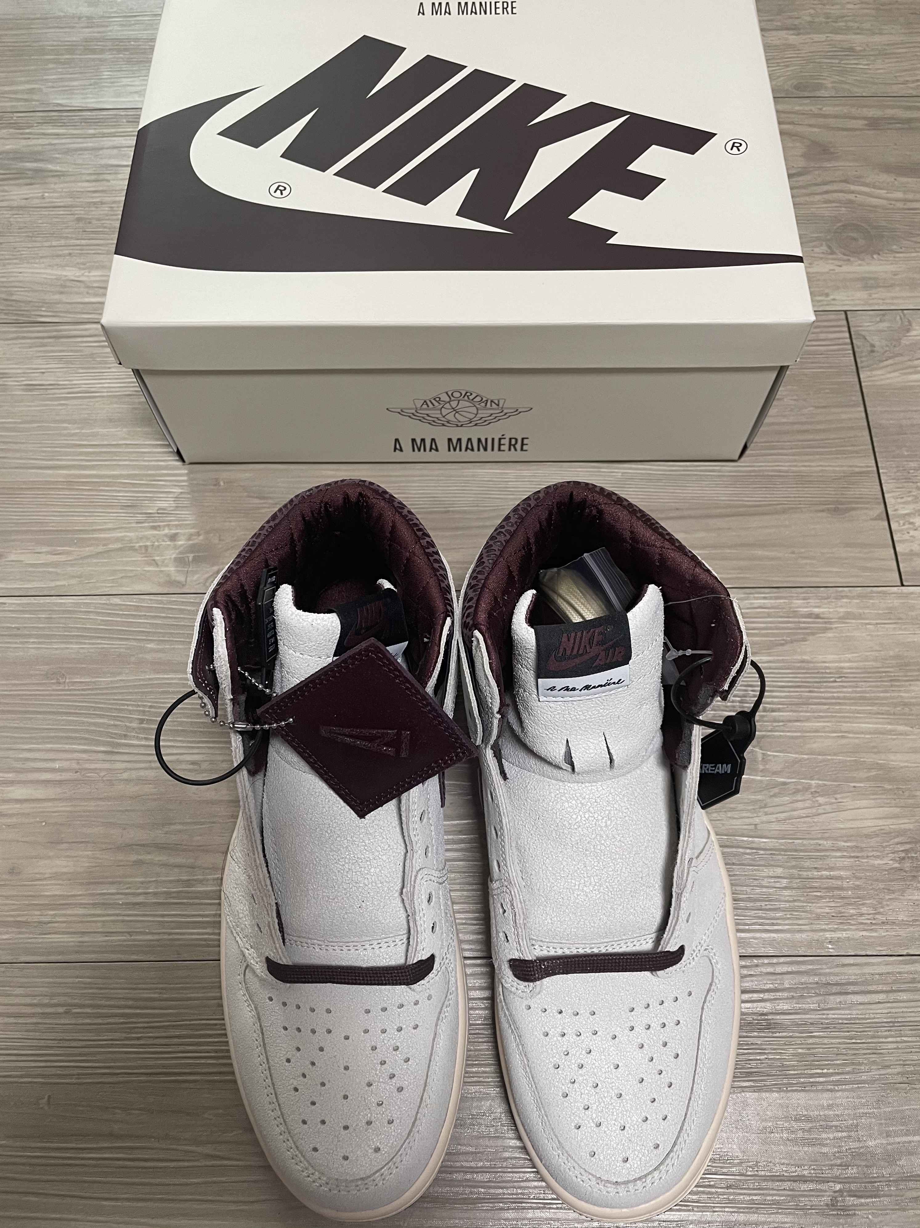 Jordan 1 x A Ma Maniere Retro High OG SP Sail and Burgundy 착용 스타일 - 1