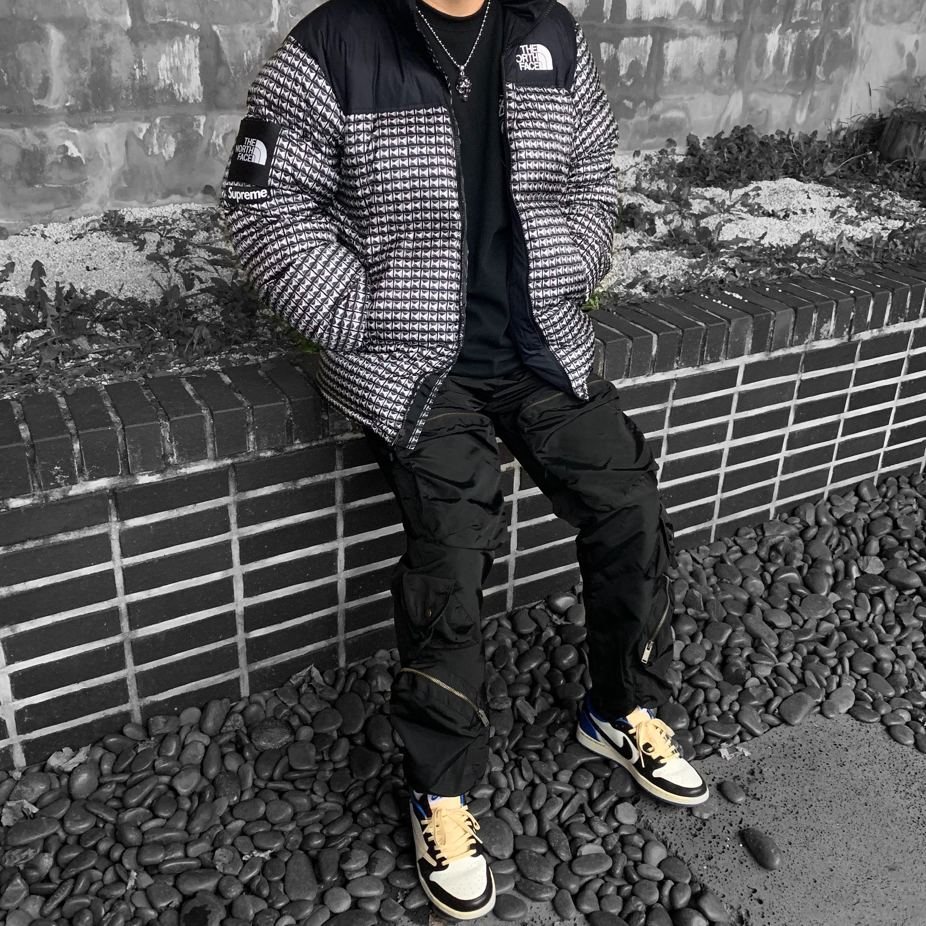 Supreme x The North Face Studded Nuptse Jacket Black - 21SS, Jordan 1 x Travis Scott x Fragment Retro Low OG SP Military Blue 착용 스타일