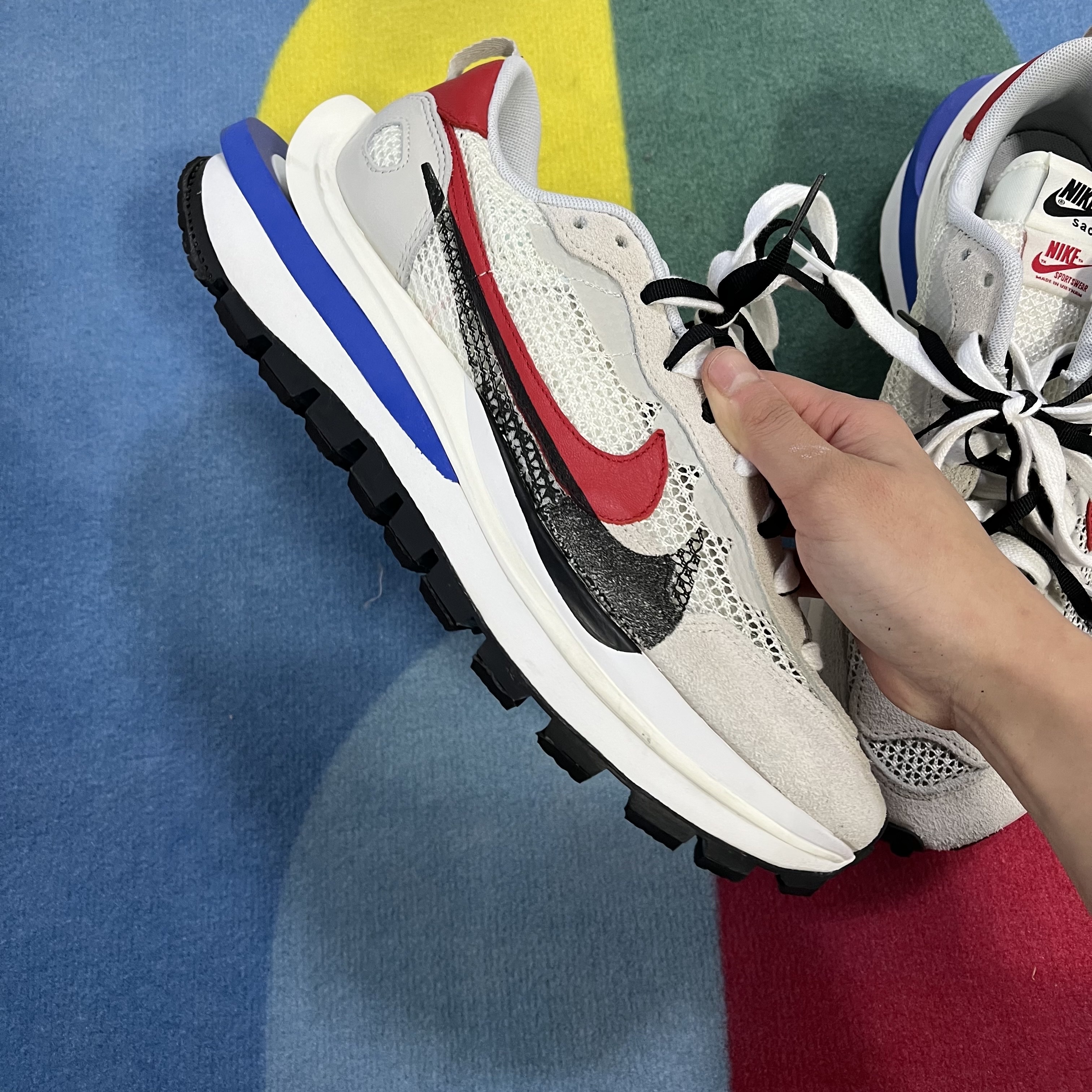 Nike x Sacai VaporWaffle Royal Fuchsia 착용 스타일 - 5