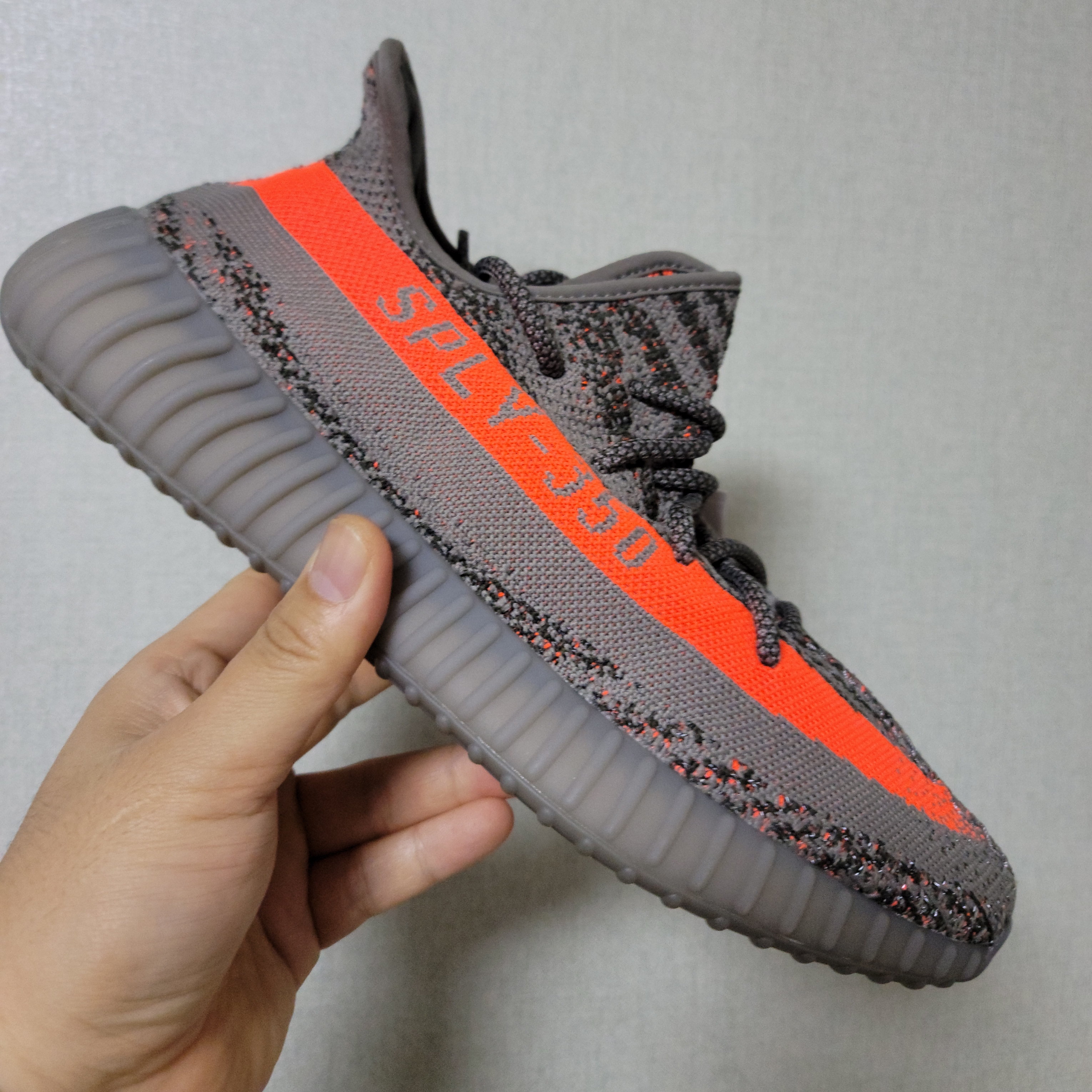 Adidas Yeezy Boost 350 V2 Beluga - Reflective 착용 스타일