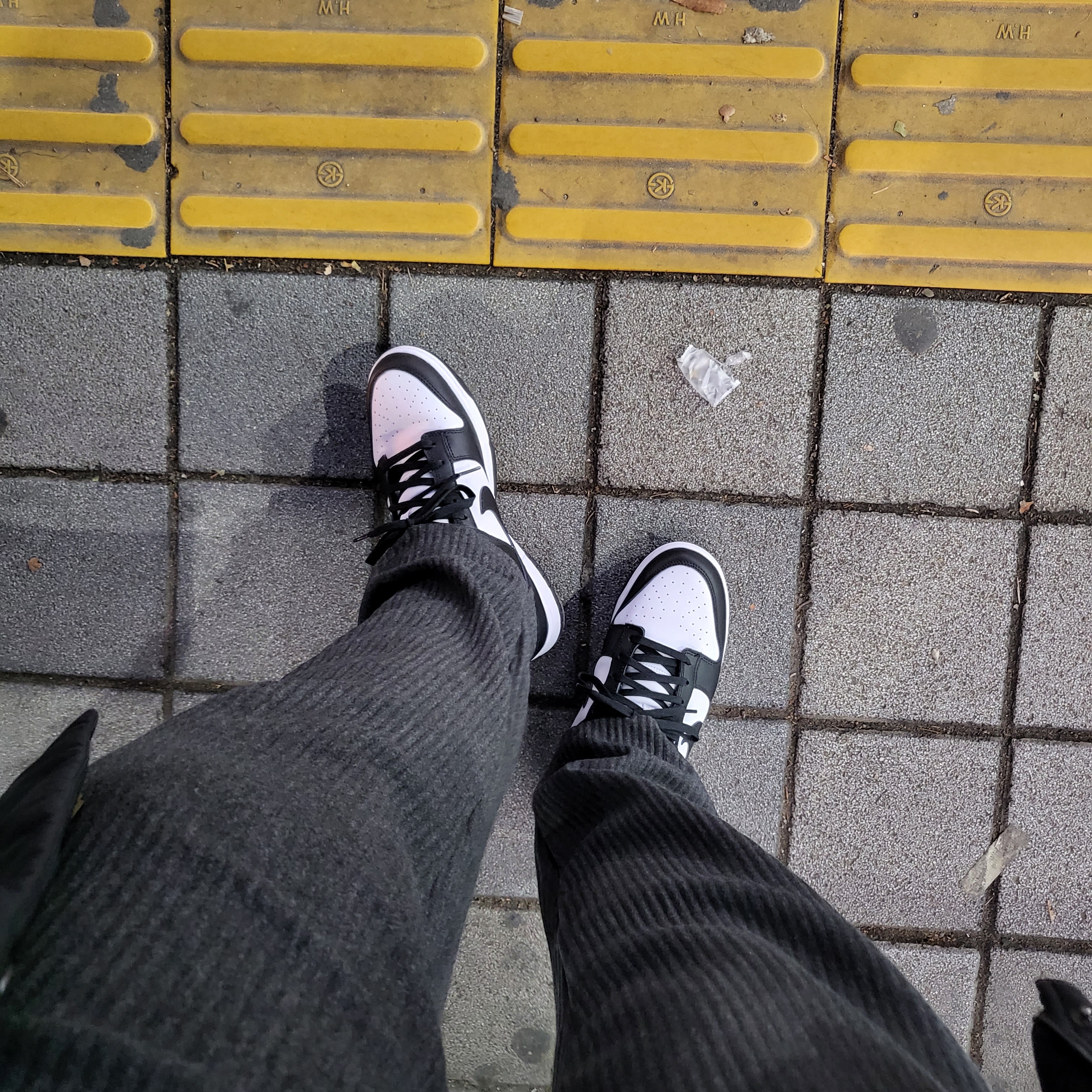 Nike Dunk Low Retro Black 착용 스타일 - 4