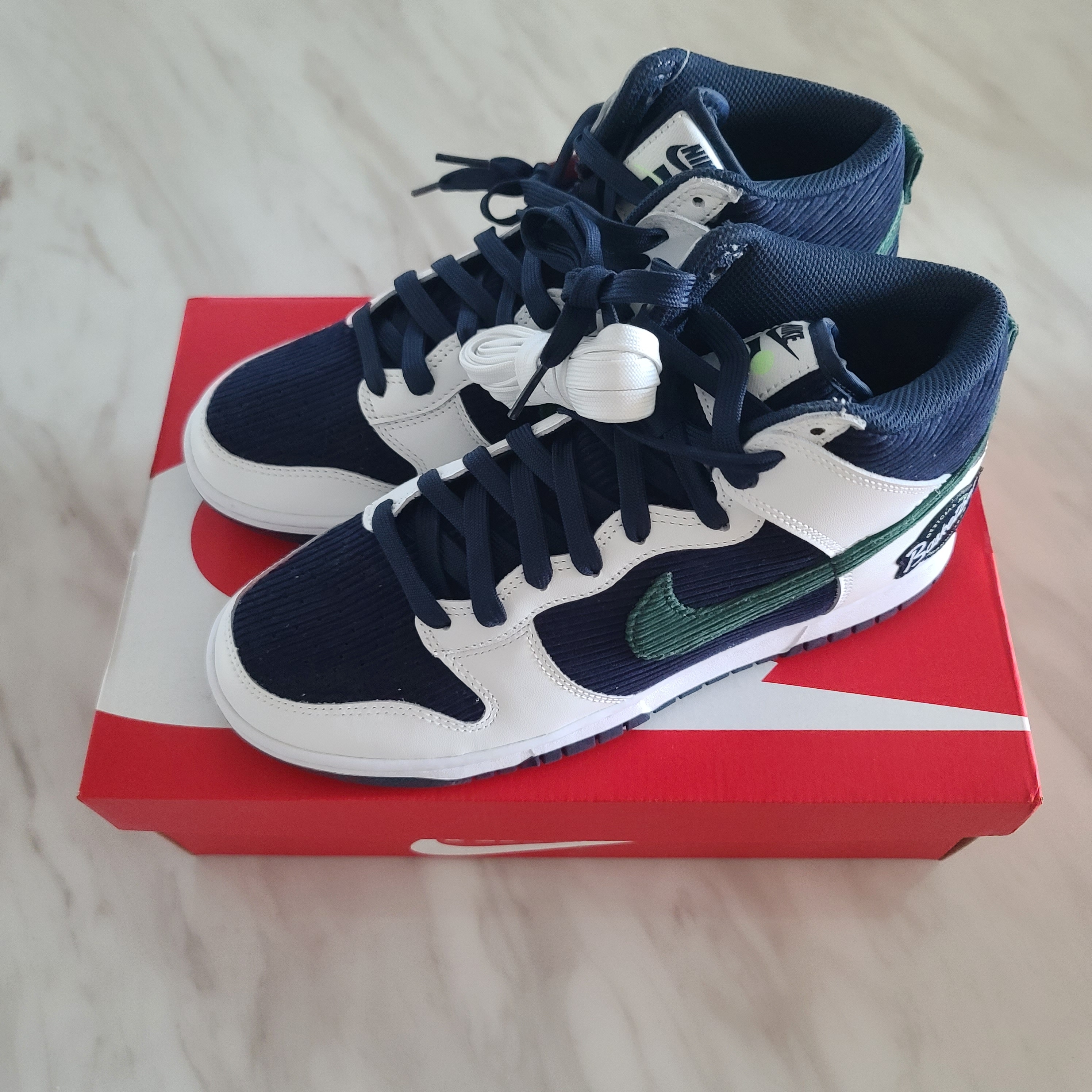 Nike Dunk High PRM EMB College Navy 착용 스타일
