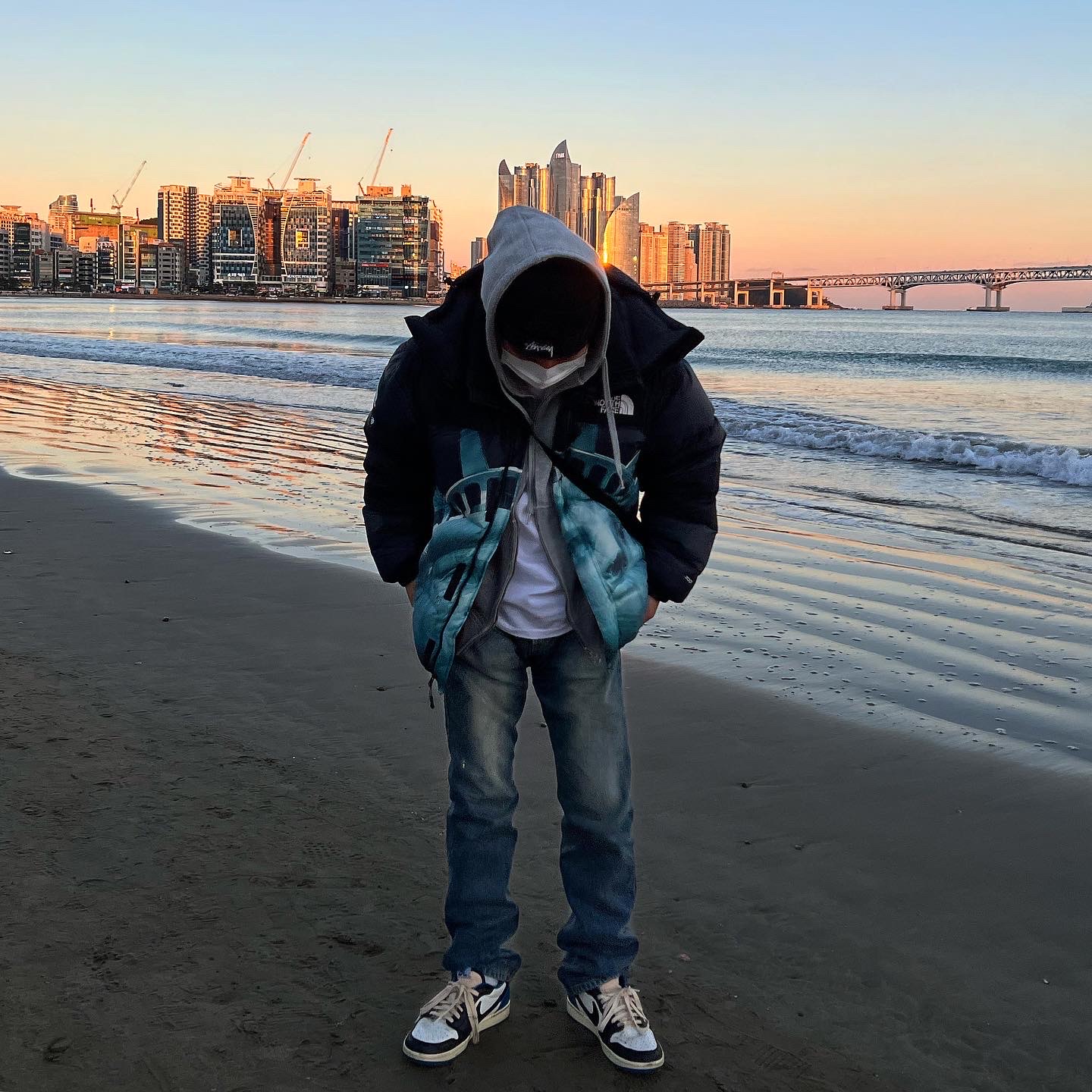 Supreme x The North Face Statue of Liberty Baltoro Jacket Black - 19FW, Stussy Basic Cuff Beanie Black 착용 스타일
