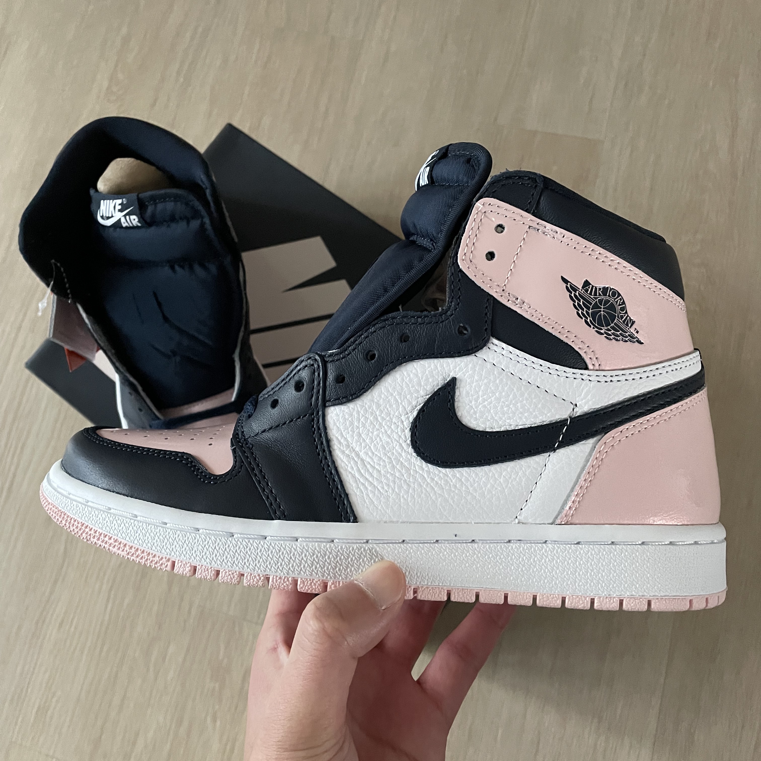 (W) Jordan 1 Retro High OG Atmosphere 착용 스타일 - 1