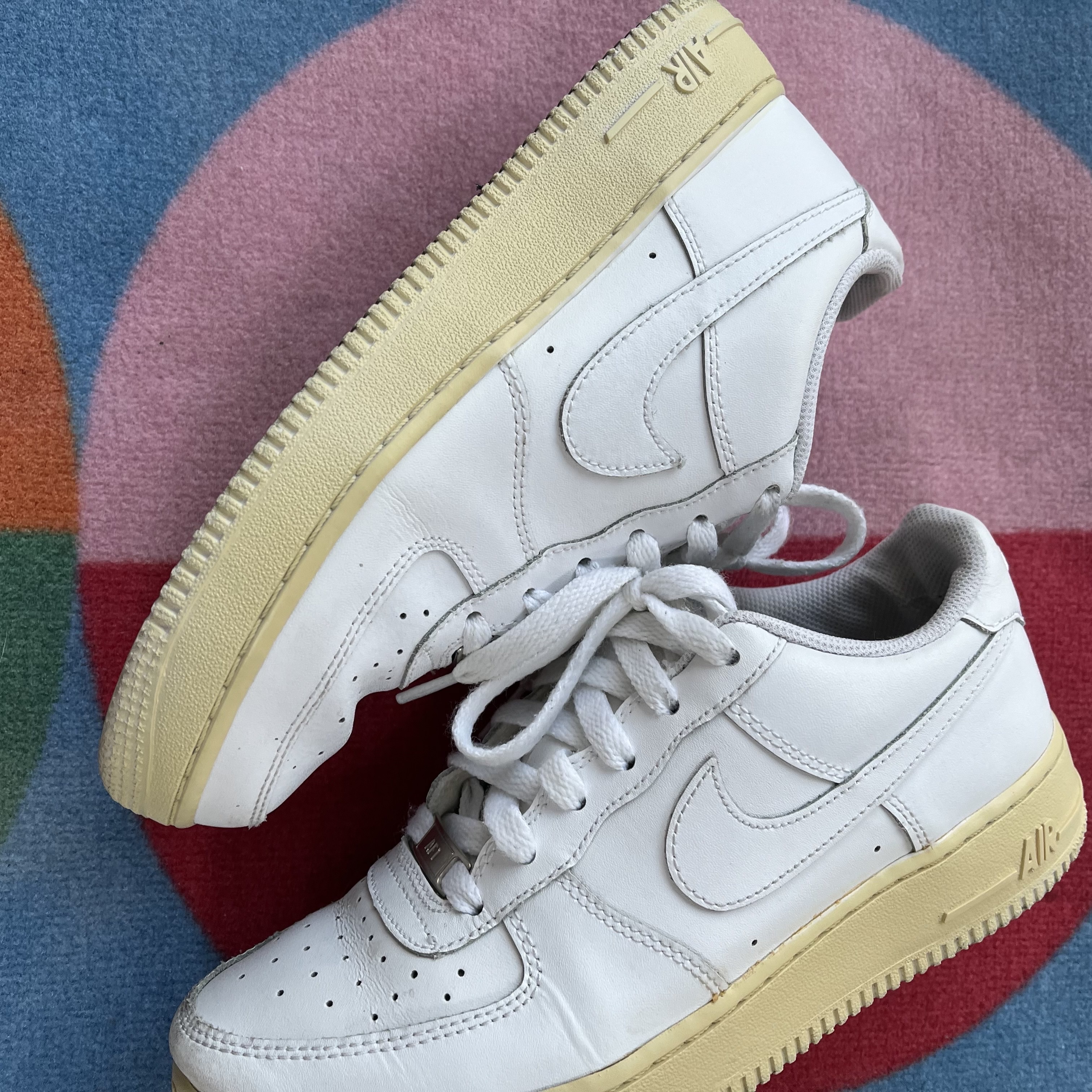Nike Air Force 1 '07 Low White, Nike Air Force 1 '07 LV8 Timeless Classic 착용 스타일 - 2