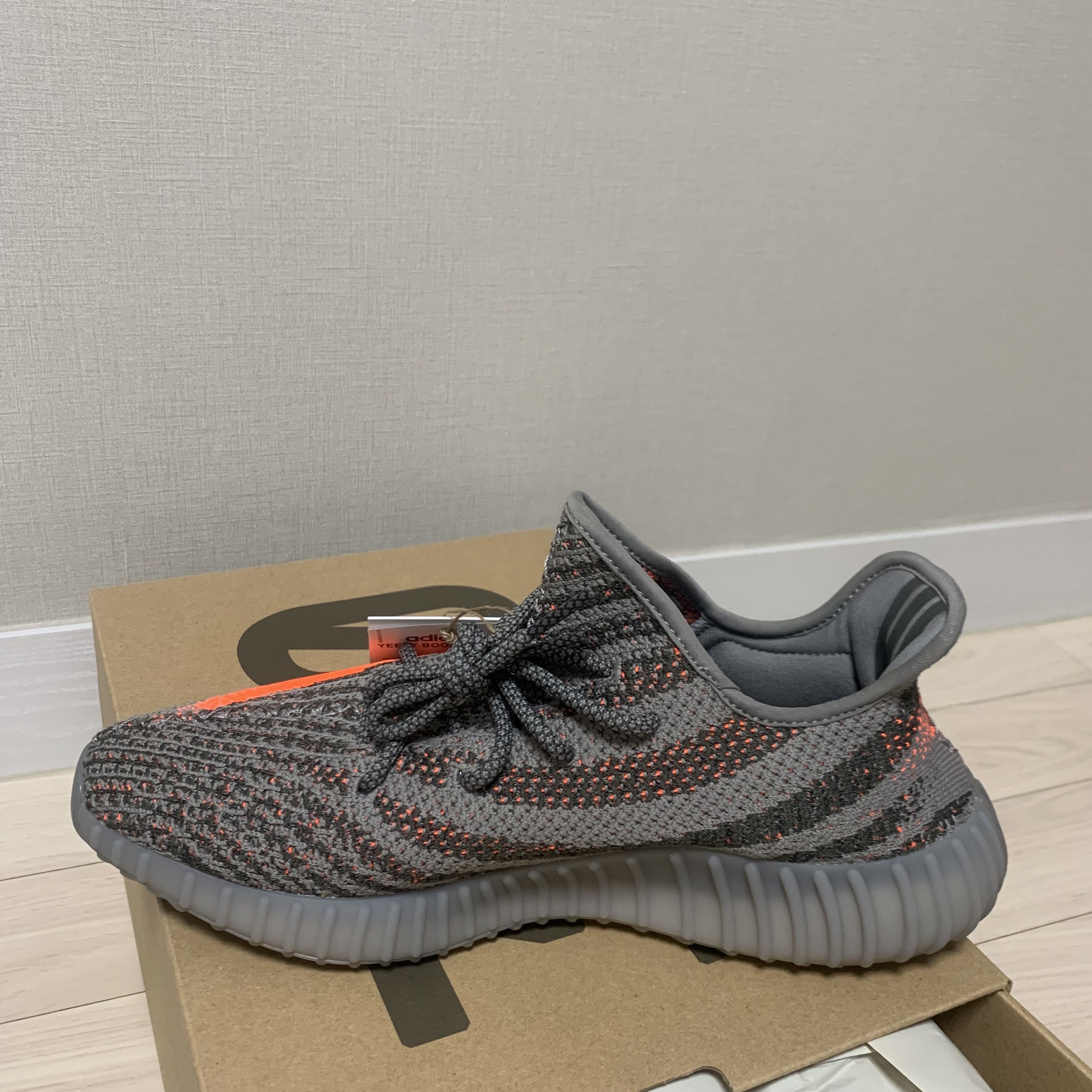 Adidas Yeezy Boost 350 V2 Beluga - Reflective 착용 스타일 - 2