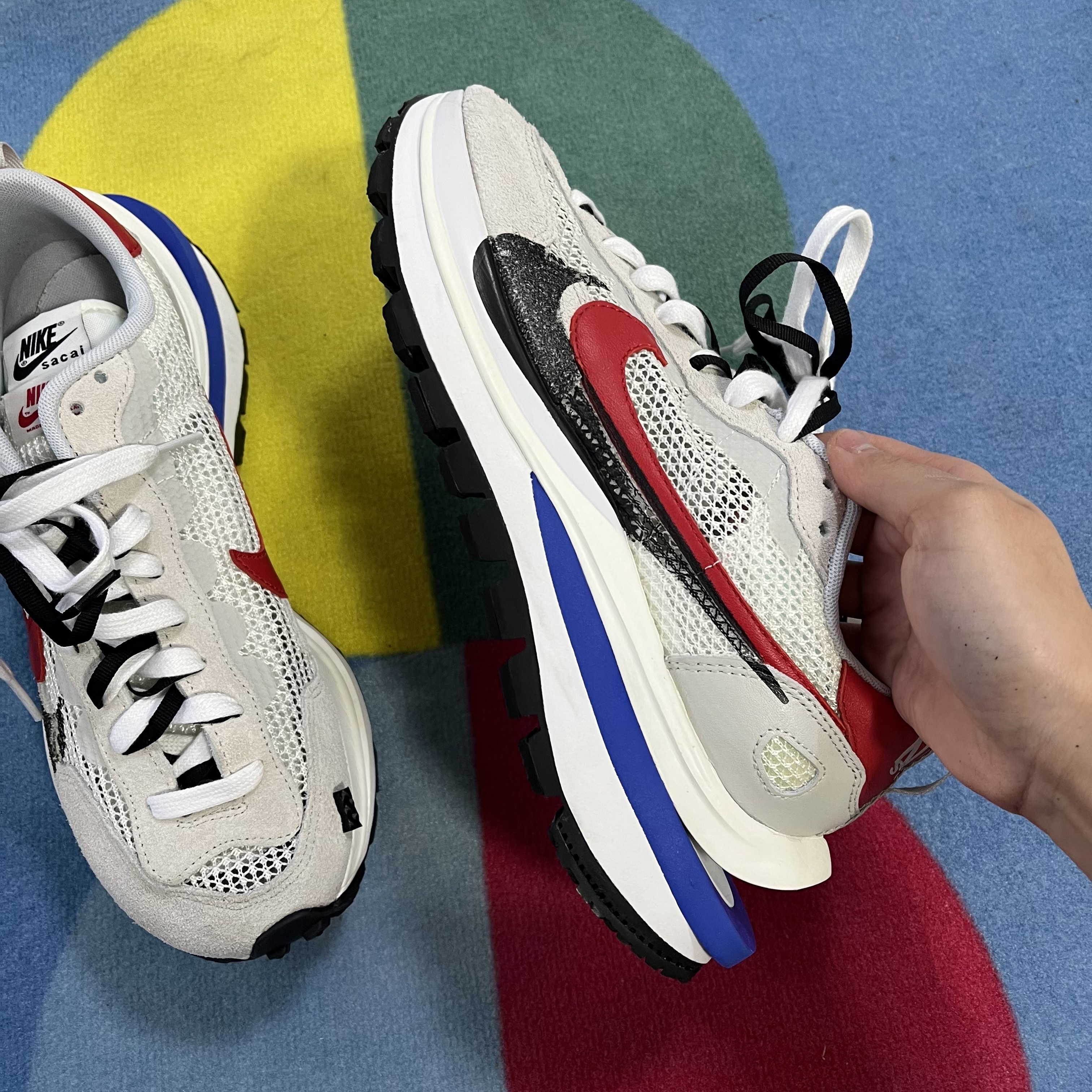Nike x Sacai VaporWaffle Royal Fuchsia 착용 스타일 - 4