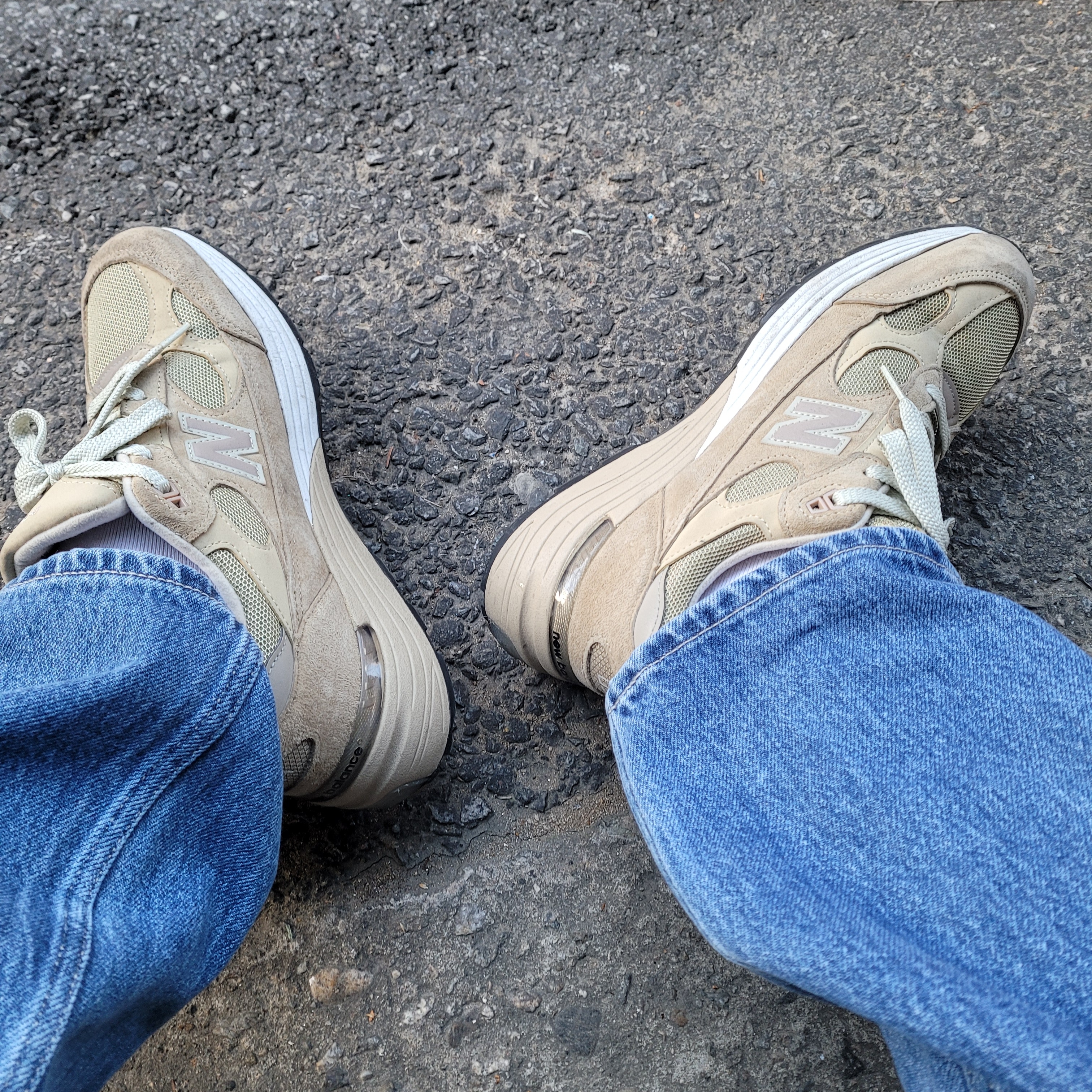 New Balance 992 Made in USA Grey - D Standard, New Balance 992 Made in USA Tan 착용 스타일 - 2
