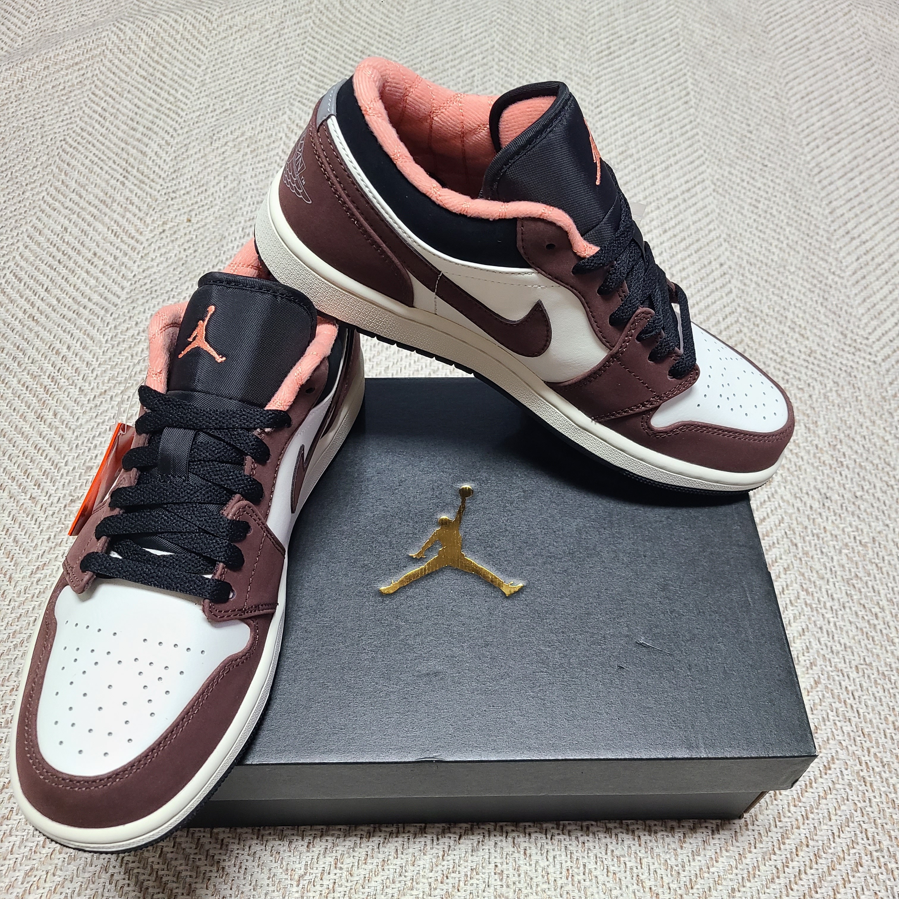 Jordan 1 Low SE Chocolate Bliss 착용 스타일