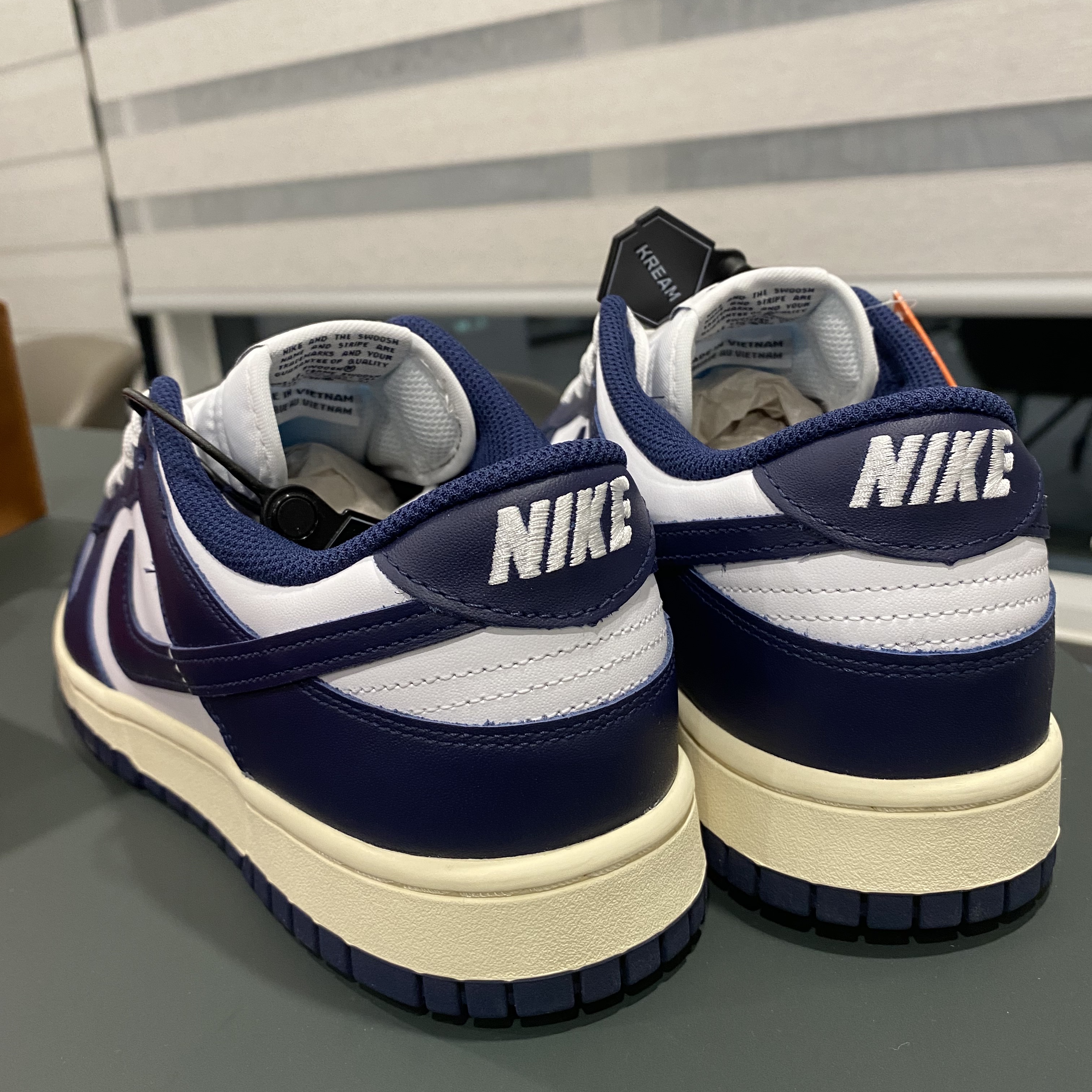 (W) Nike Dunk Low Vintage Midnight Navy 착용 스타일 - 2