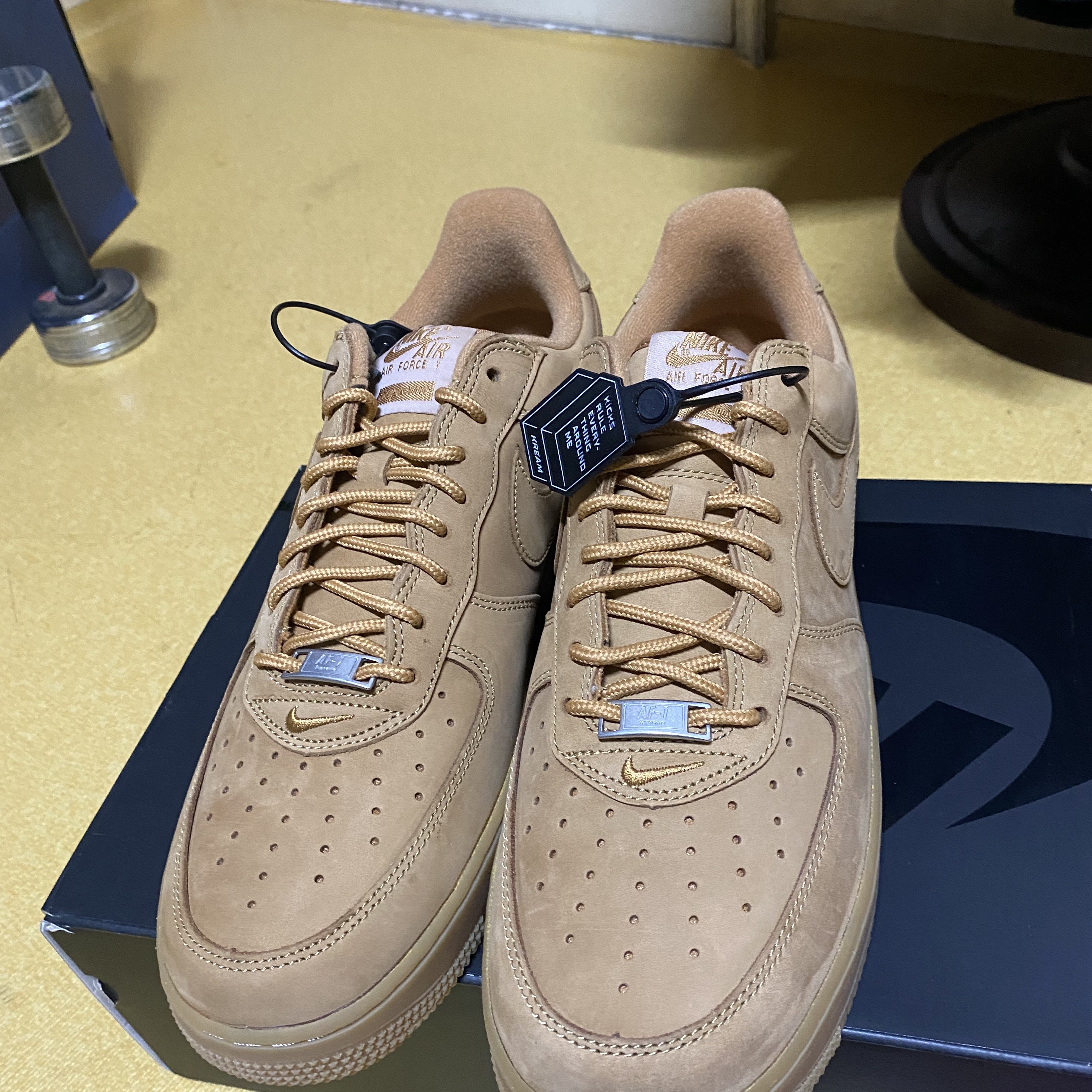 Nike x Supreme Air Force 1 Low Flax 착용 스타일 - 3