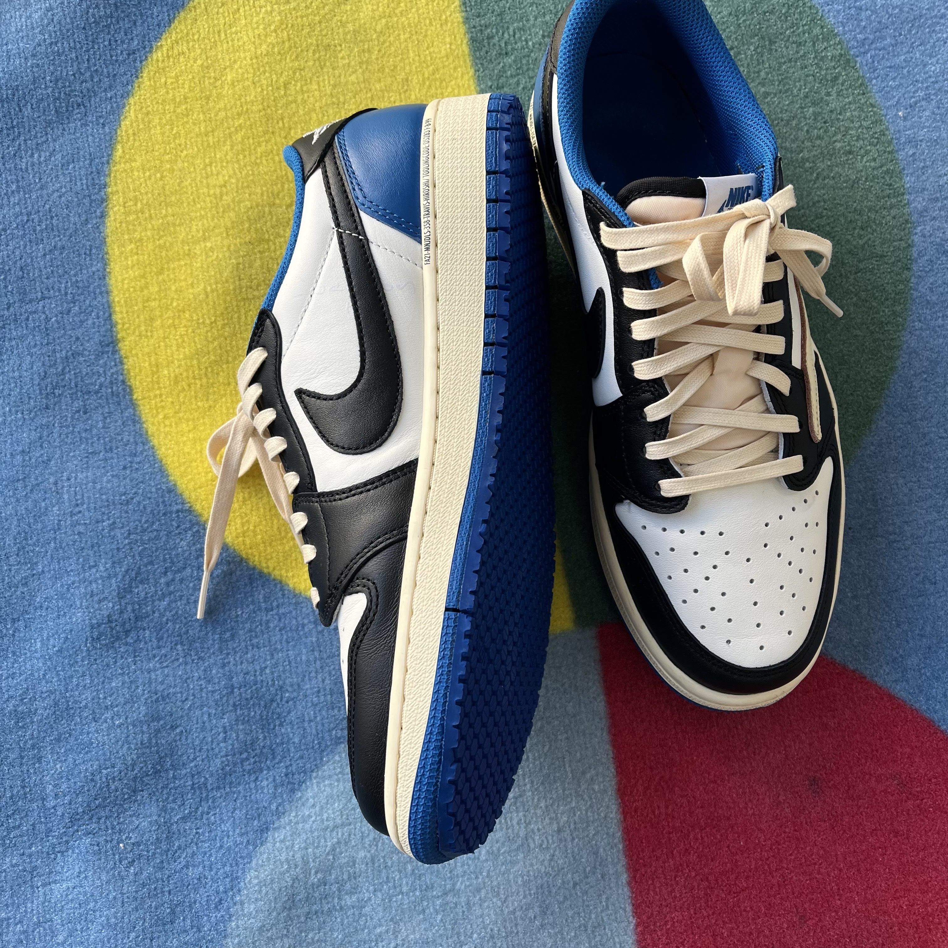 Jordan 1 x Travis Scott x Fragment Retro Low OG SP Military Blue 착용 스타일 - 3
