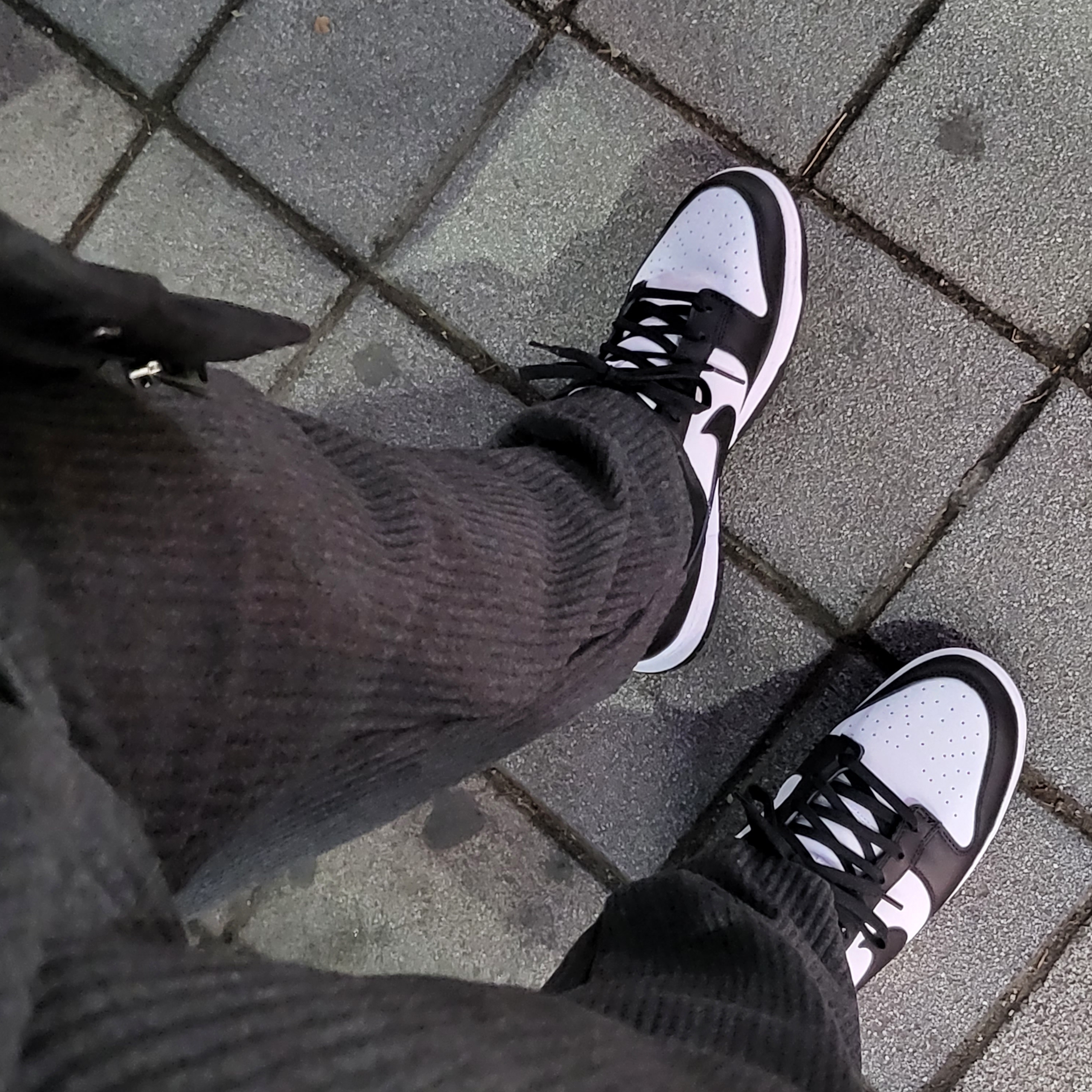 Nike Dunk Low Retro Black 착용 스타일 - 3
