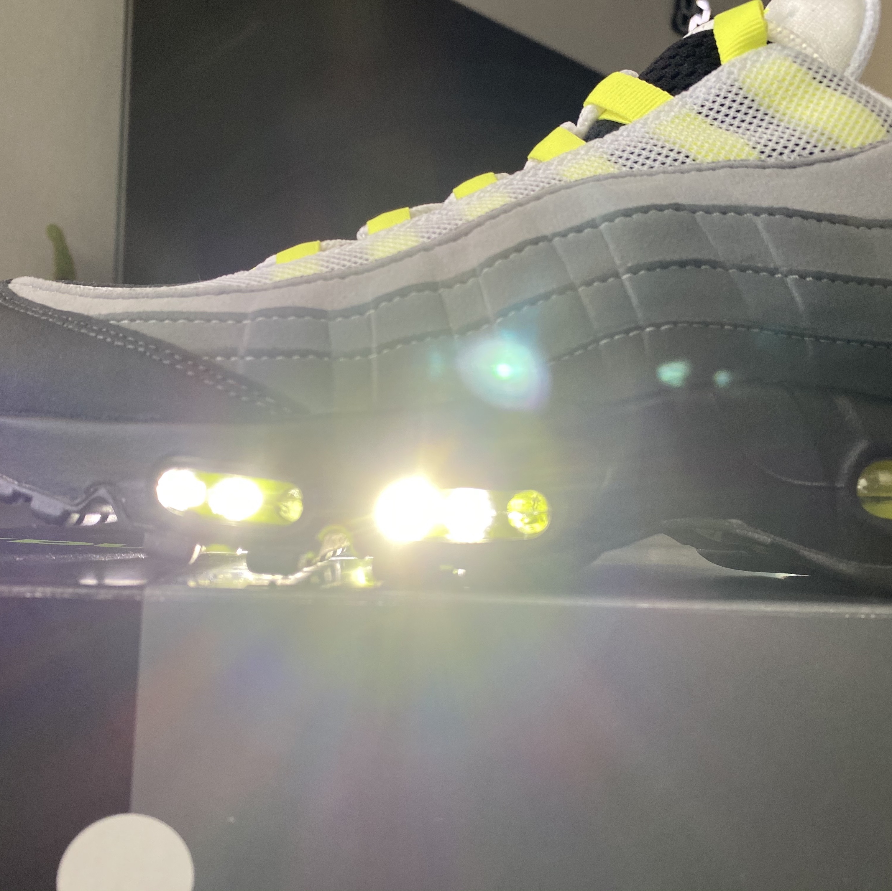 Nike Air Max 95 OG Neon Yellow 2020 착용 스타일 - 3