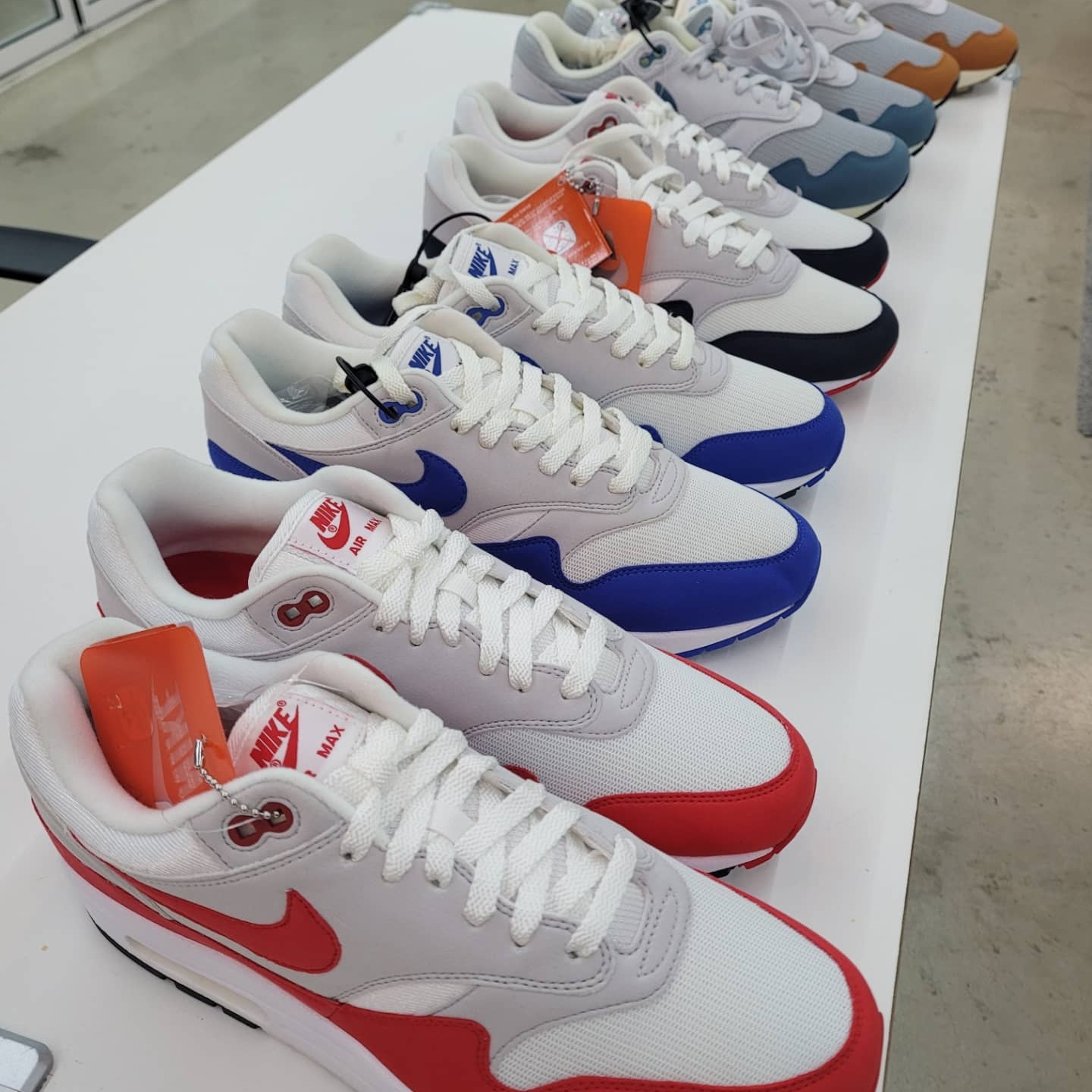 Nike x Patta Air Max 1 Noise Aqua, Nike x Patta Air Max 1 Monarch 착용 스타일 - 1
