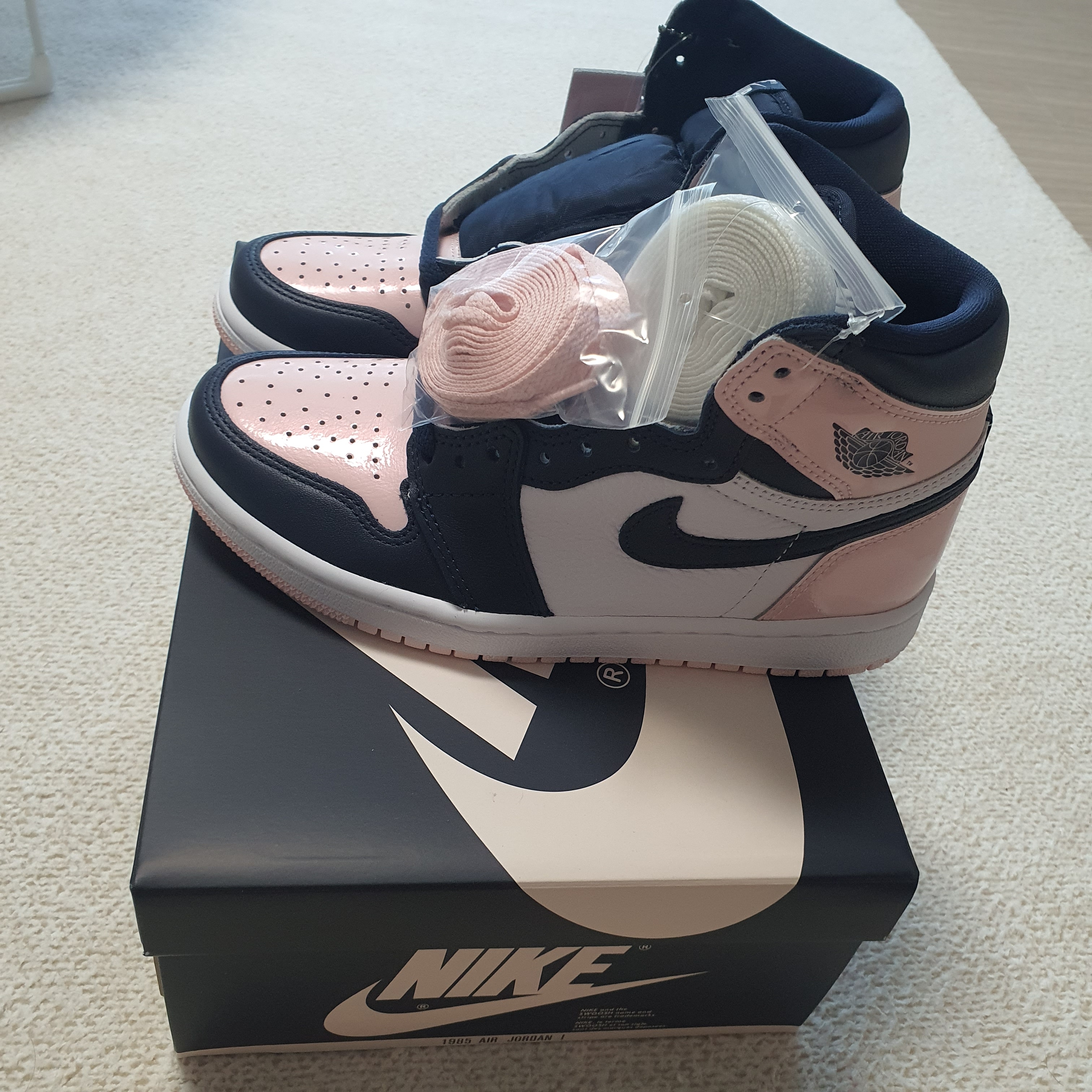 (W) Jordan 1 Retro High OG Atmosphere 착용 스타일 - 2