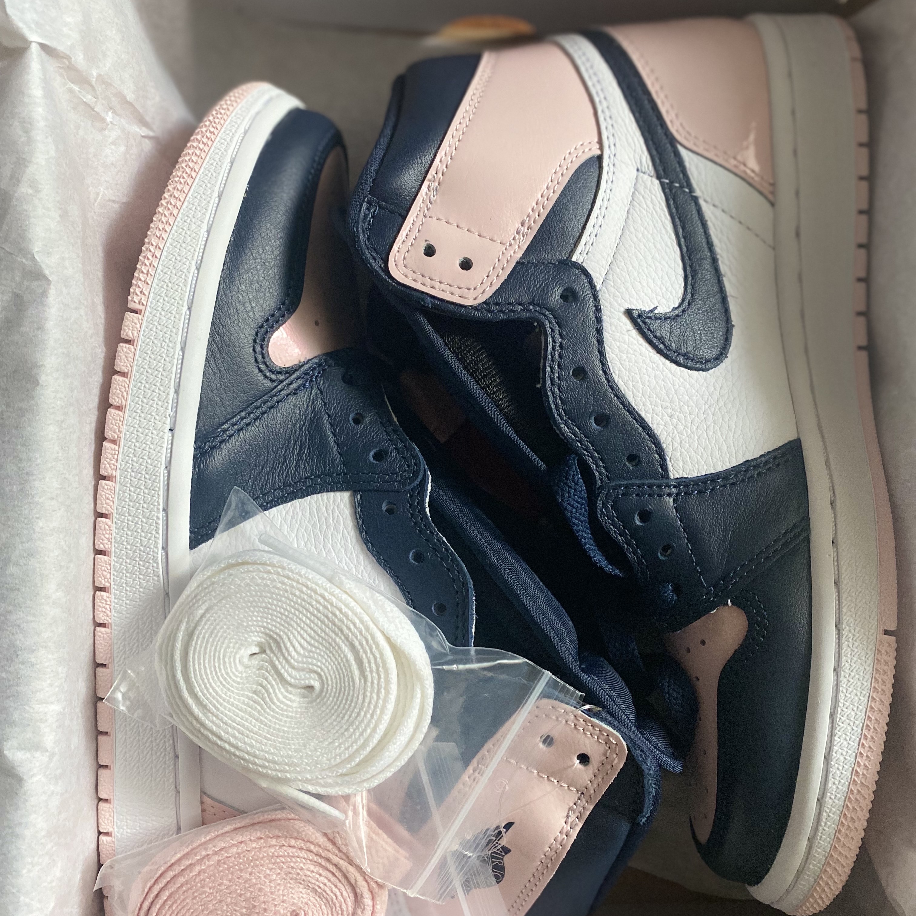 (W) Jordan 1 Retro High OG Atmosphere 착용 스타일 - 4