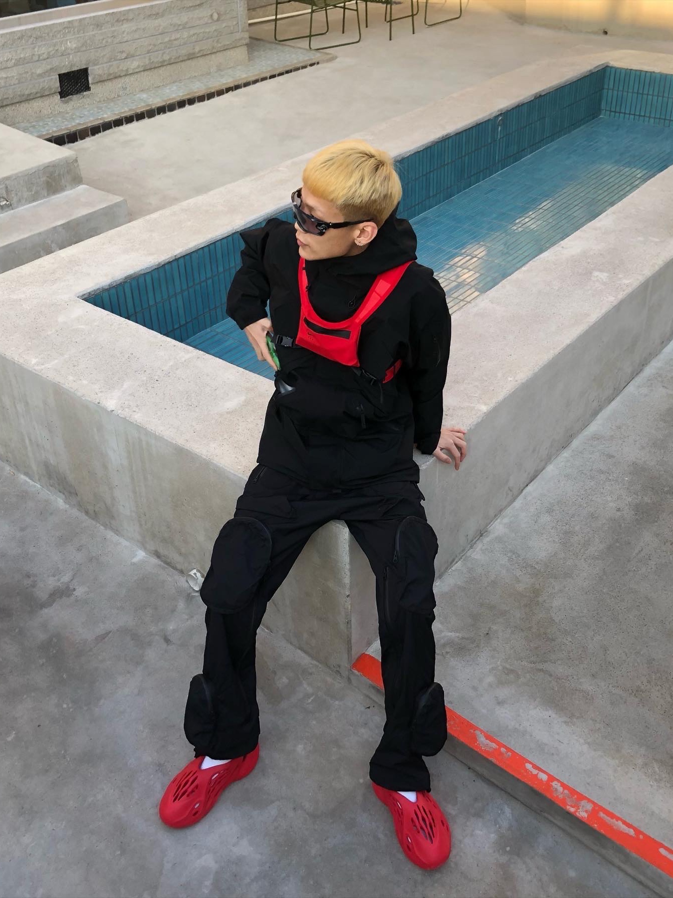 Nike x Drake Nocta NRG Tech Jacket - US/EU, Adidas Yeezy Foam RNNR Vermilion 착용 스타일
