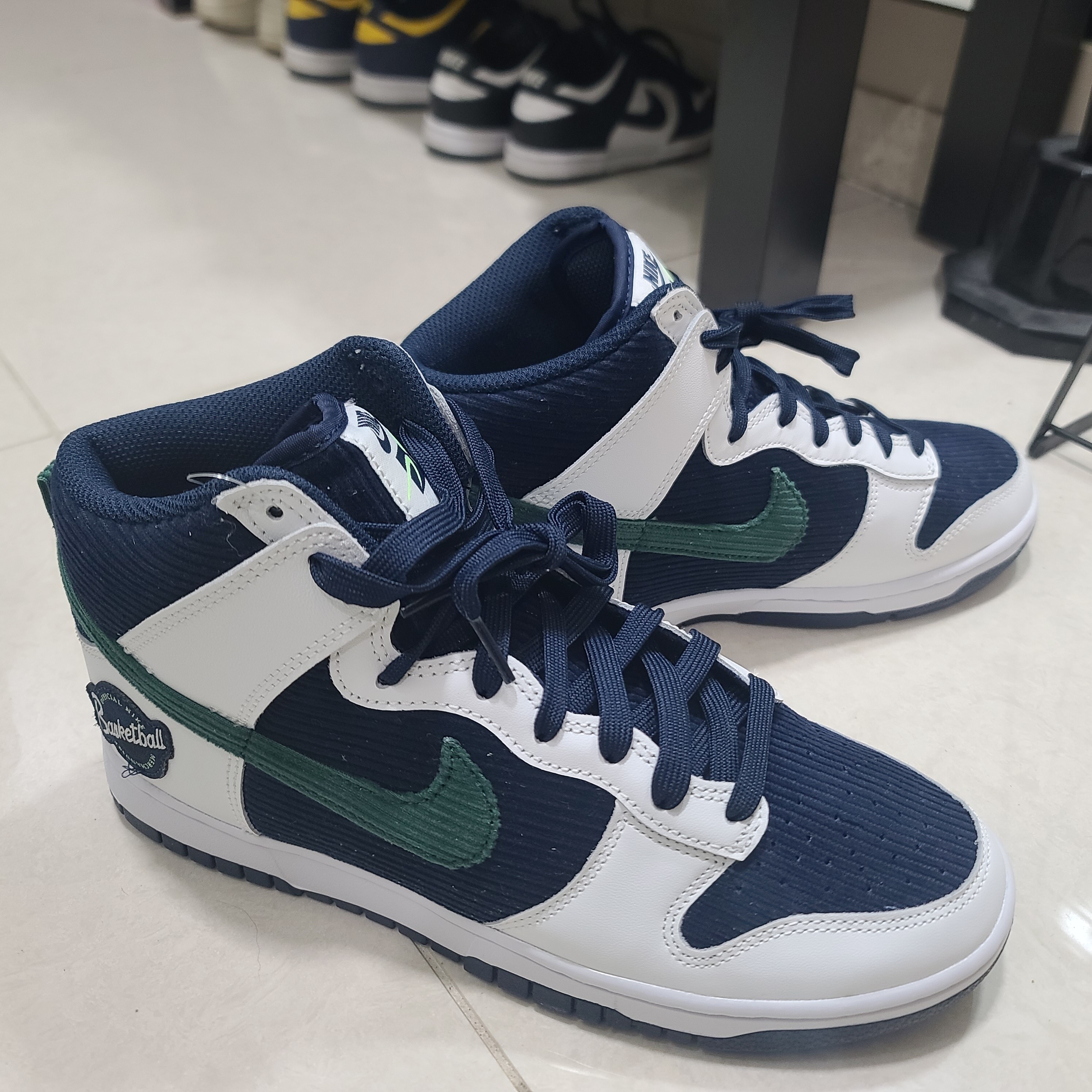 Nike Dunk High PRM EMB College Navy 착용 스타일