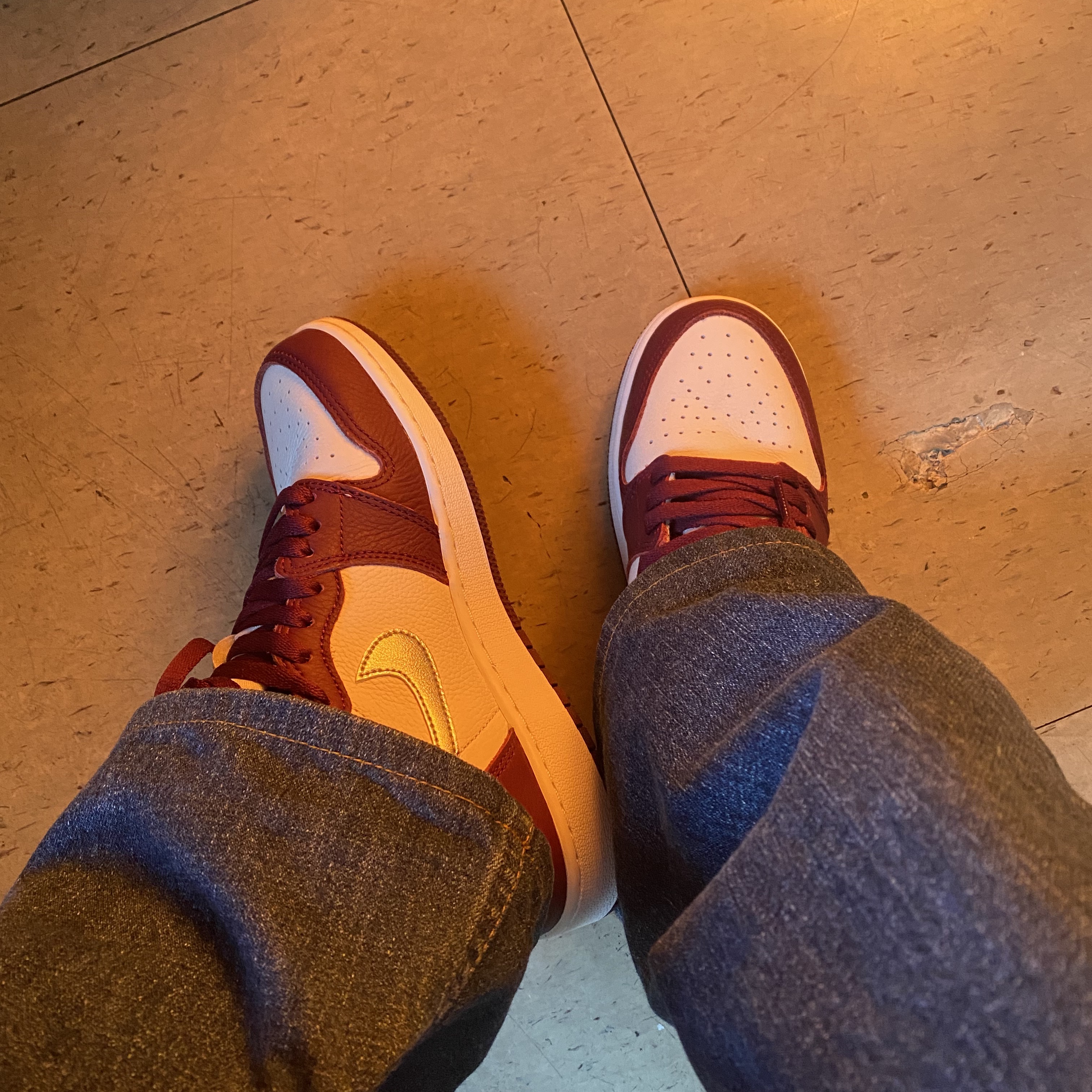 (GS) Jordan 1 Retro High OG Bordeaux 착용 스타일