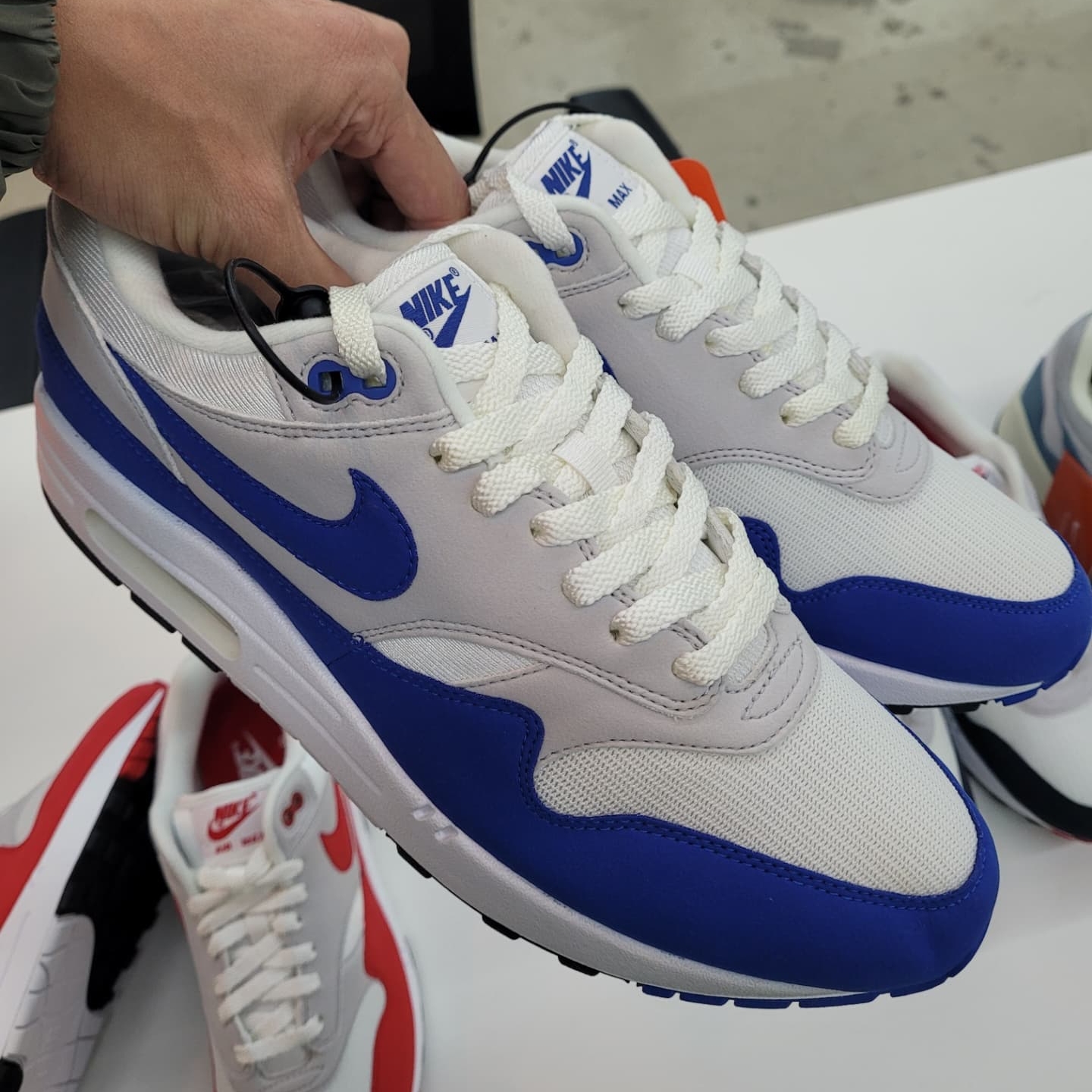 Nike Air Max 1 Anniversary Obsidian, Nike Air Max 1 Anniversary Red (2017/2018 Restock Pair) 착용 스타일 - 2