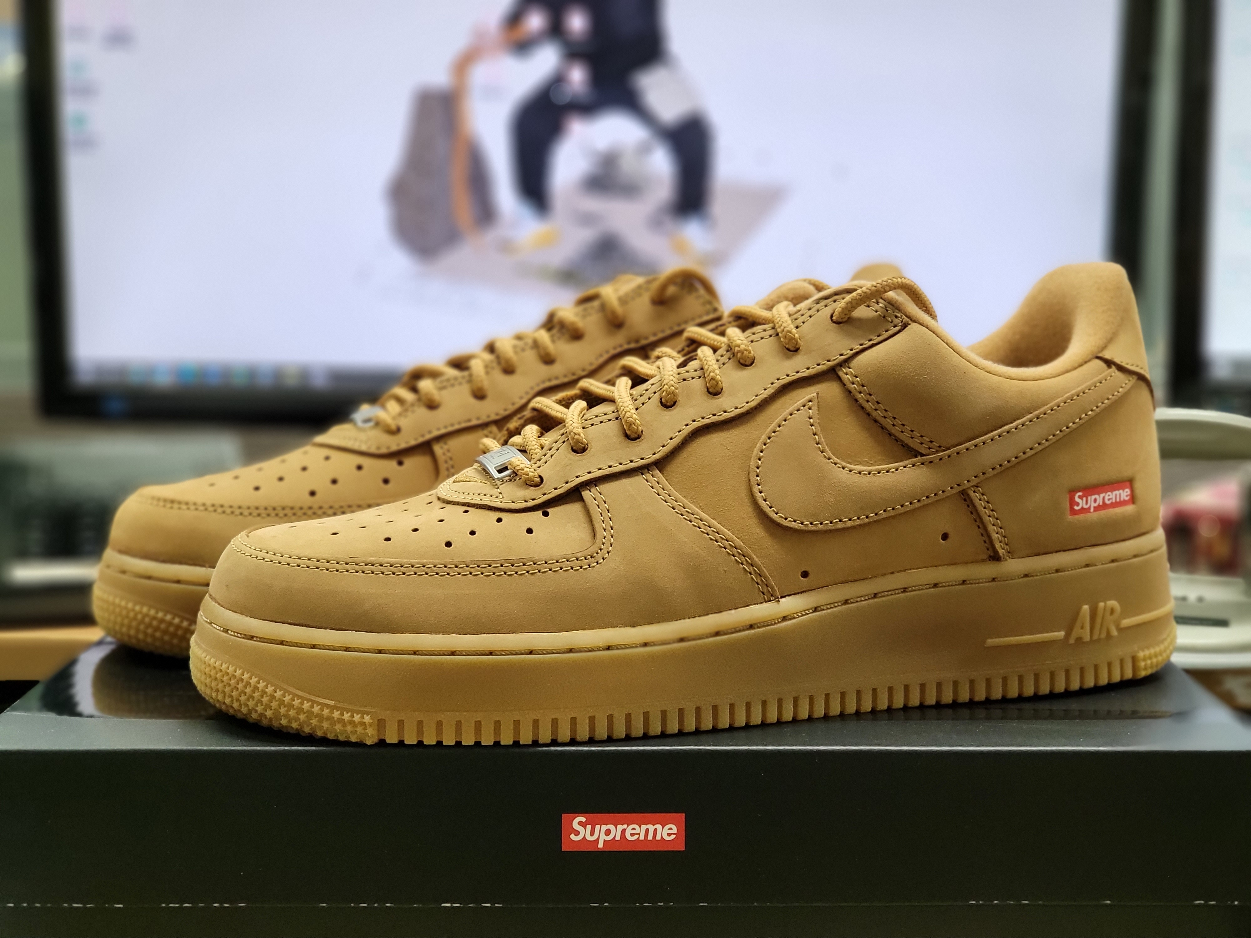 Nike x Supreme Air Force 1 Low Flax 착용 스타일