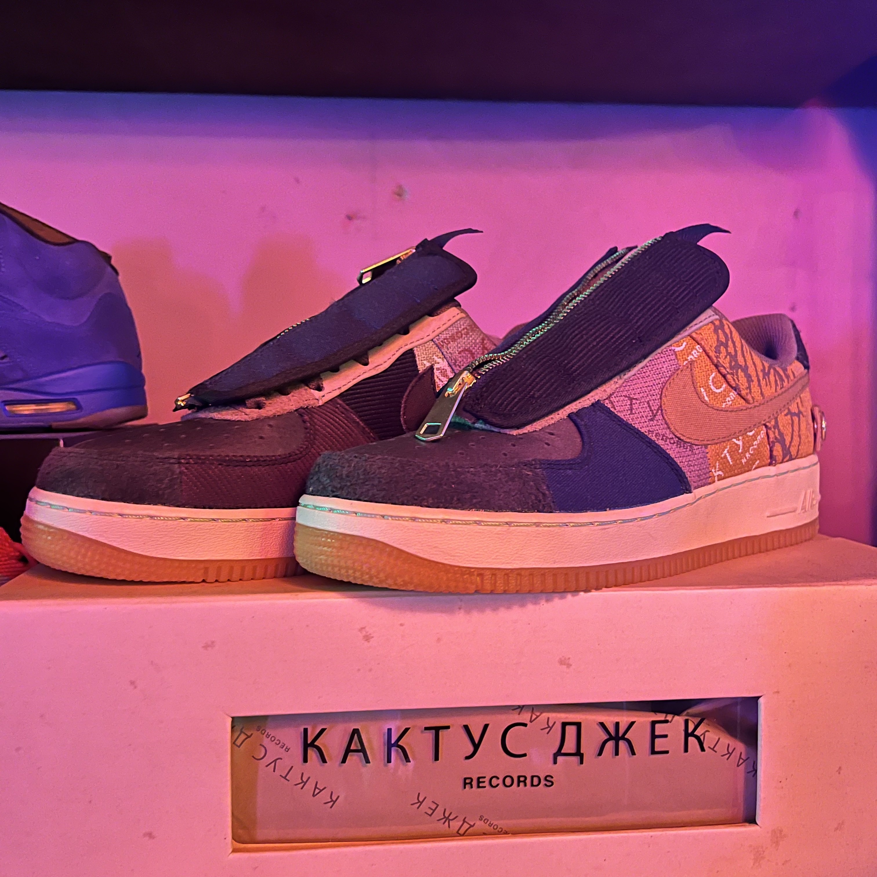 Nike x Travis Scott Air Force 1 Low Cactus Jack 착용 스타일