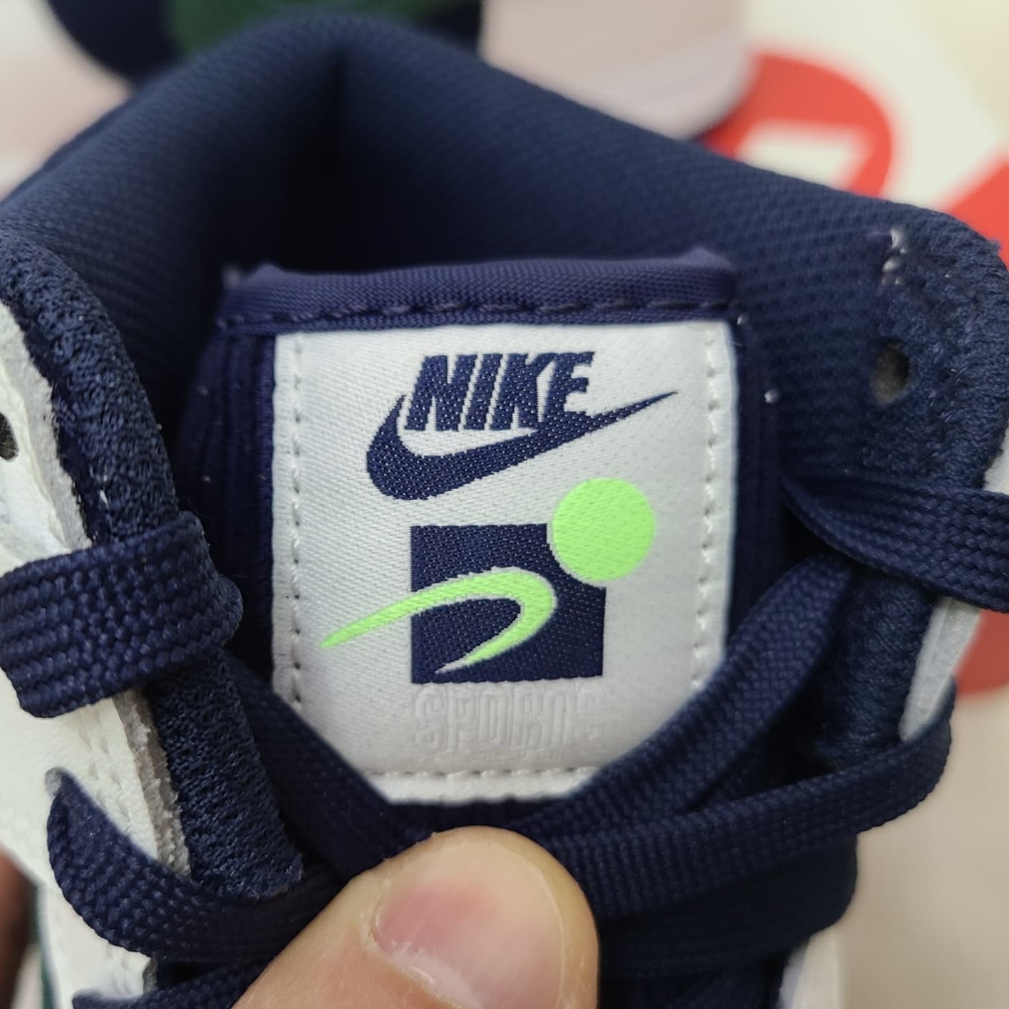 Nike Dunk High PRM EMB College Navy 착용 스타일 - 4