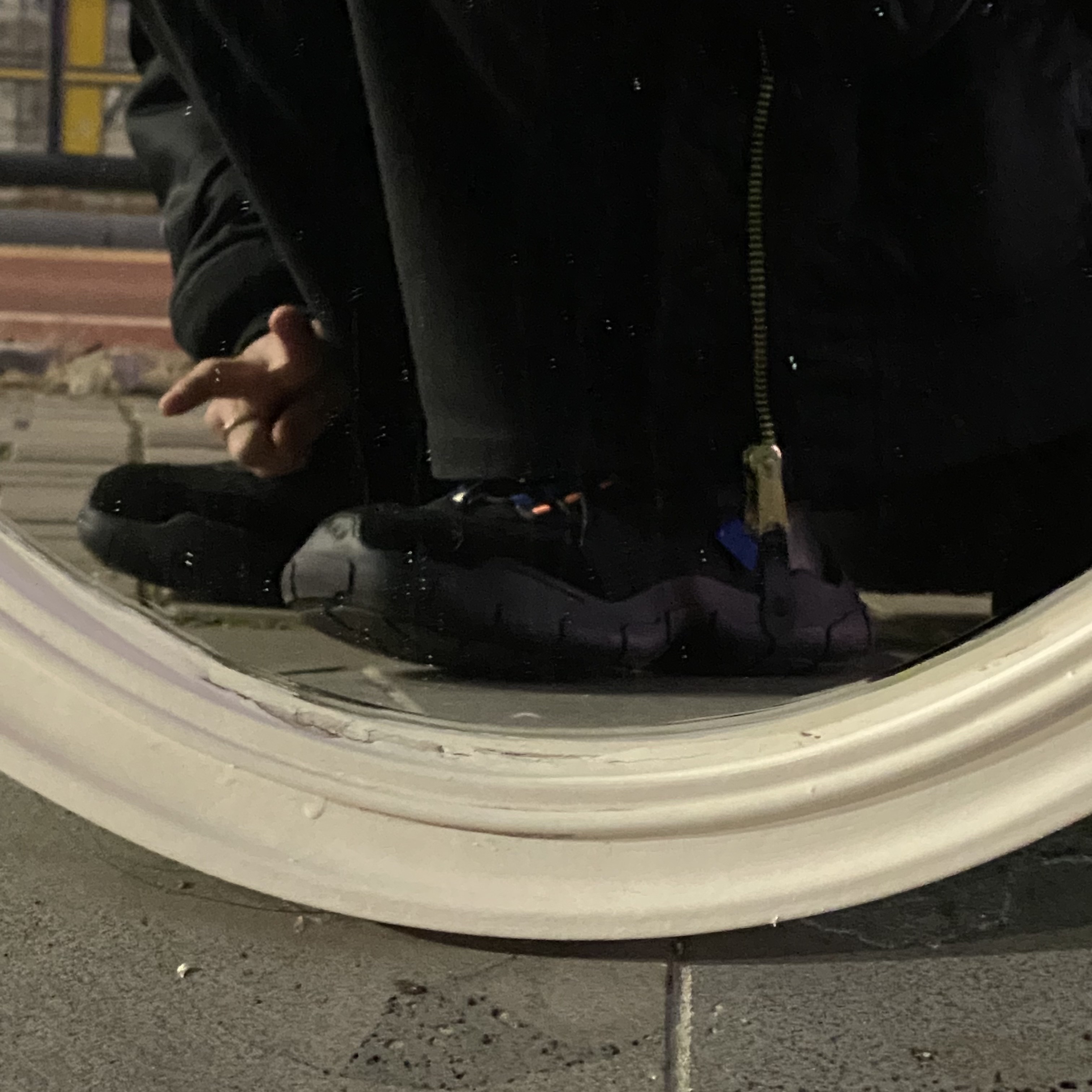 Zara x Ader Error Sneakers Black 착용 스타일 - 2