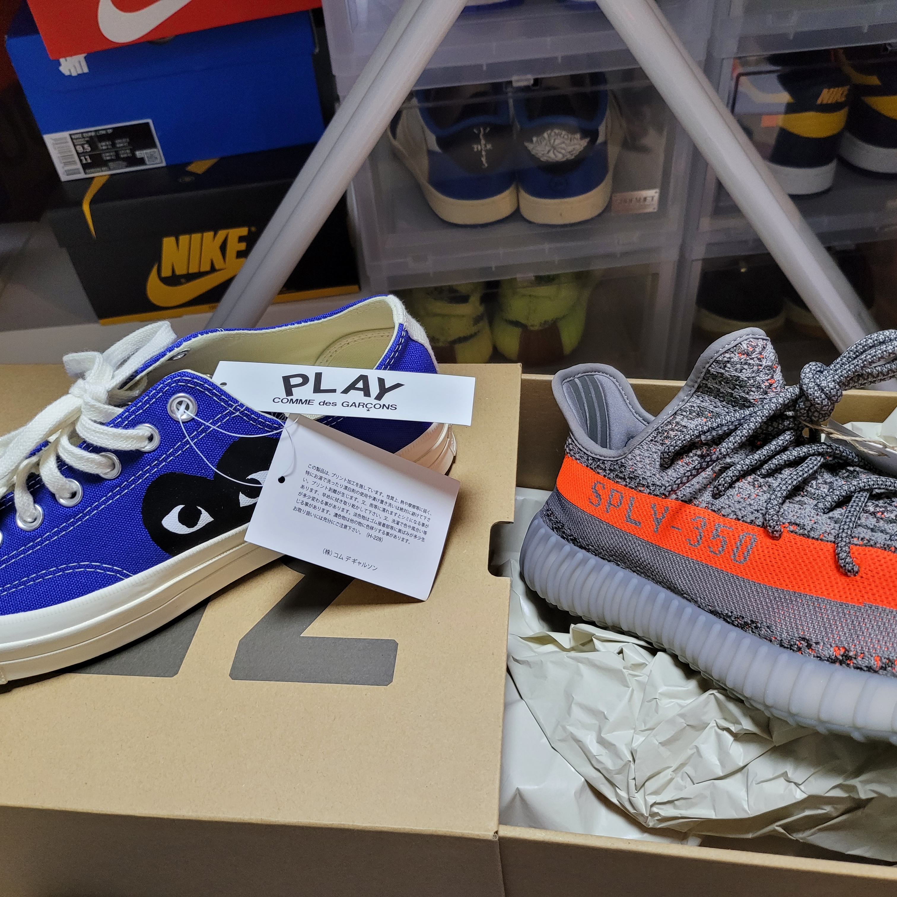 Adidas Yeezy Boost 350 V2 Beluga - Reflective, Converse x Play Comme des Garcons Chuck 70 Ox Blue Quartz 착용 스타일 - 3