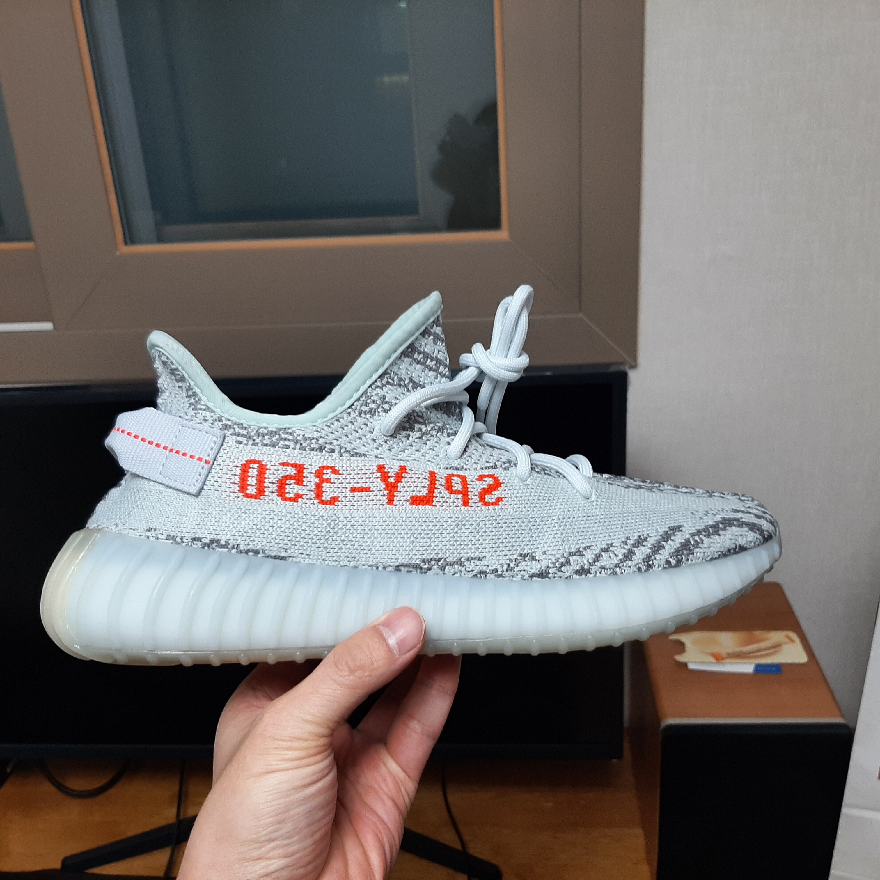 Adidas Yeezy Boost 350 V2 Blue Tint 2017 착용 스타일