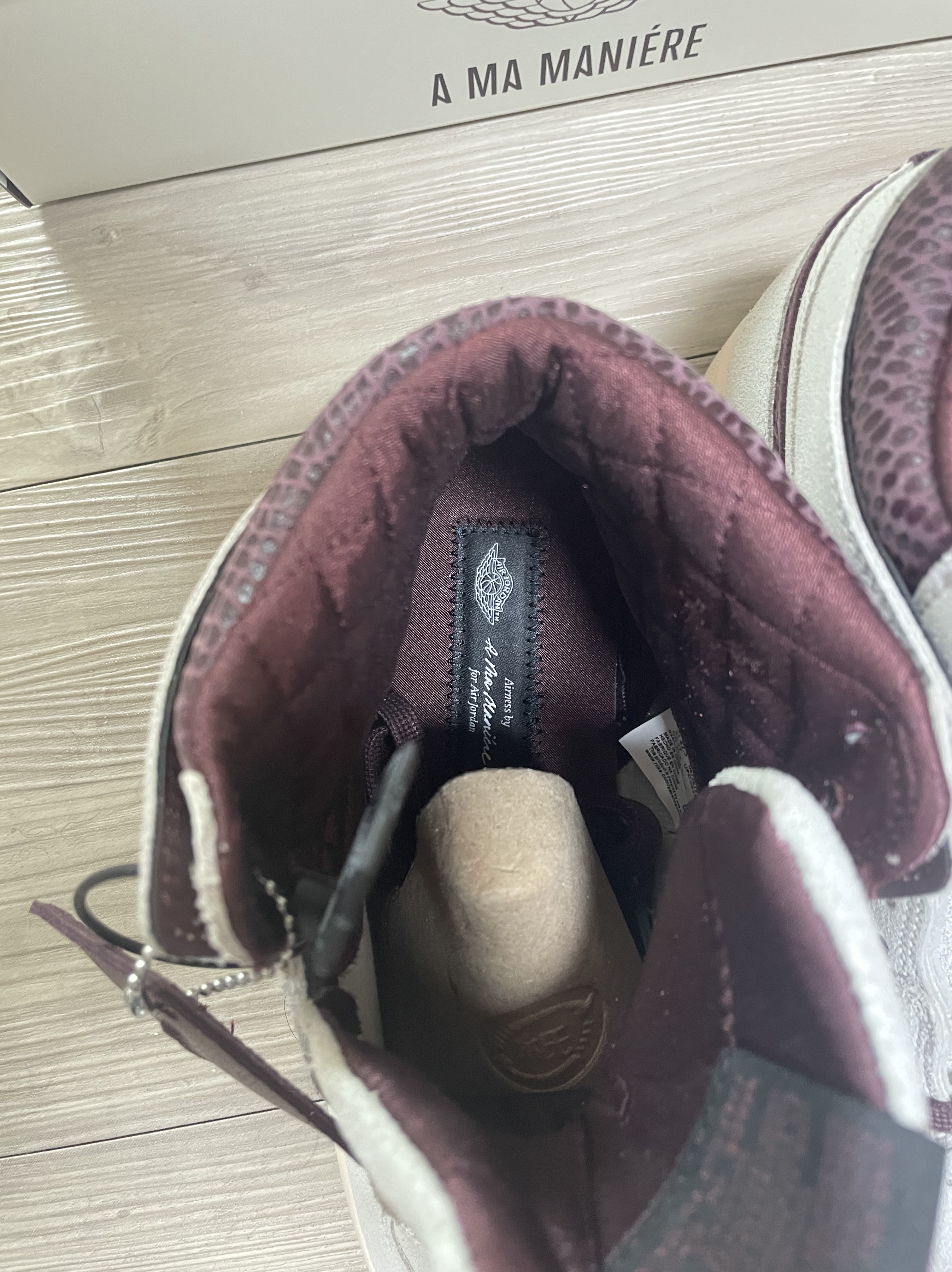 Jordan 1 x A Ma Maniere Retro High OG SP Sail and Burgundy 착용 스타일 - 3