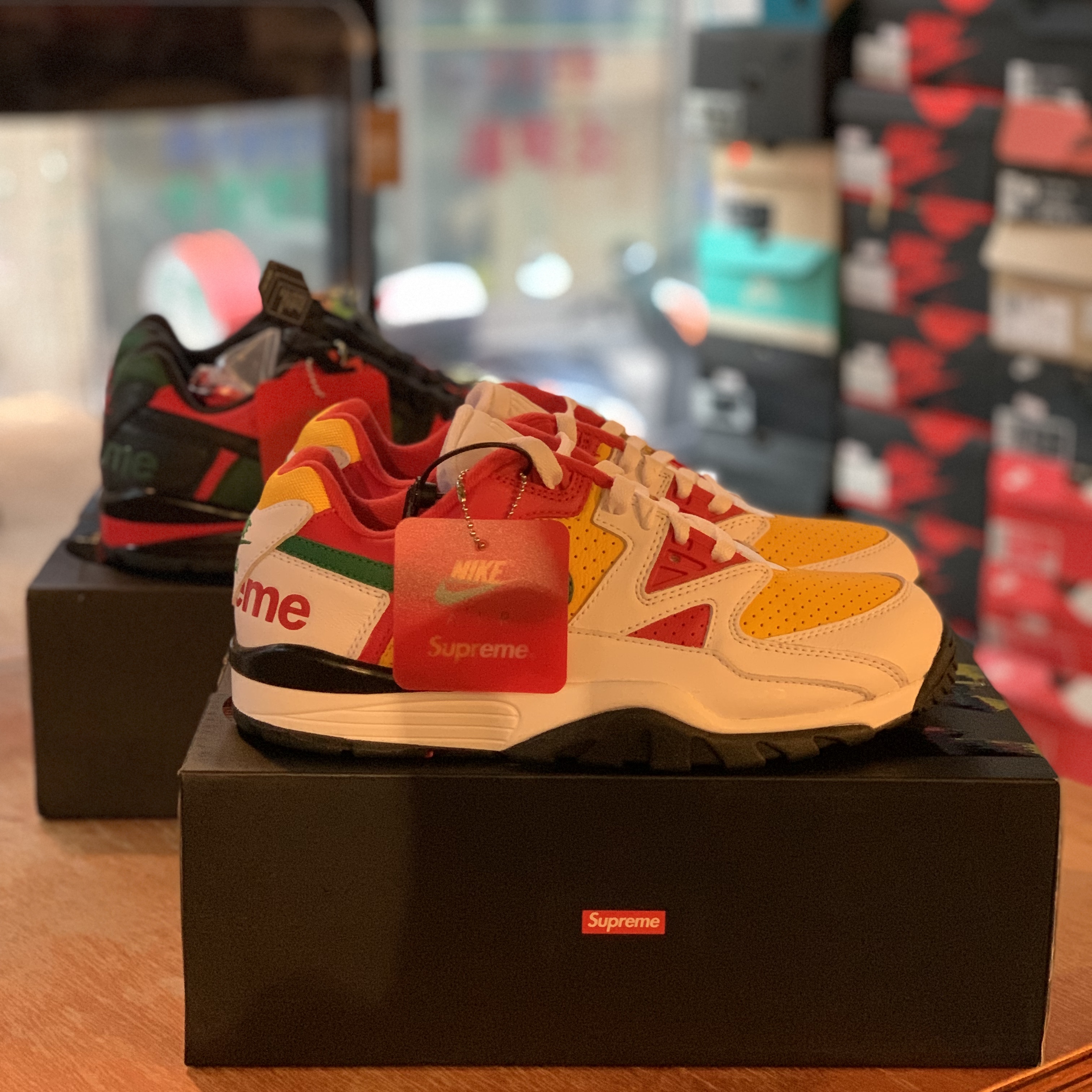 Nike x Supreme Air Cross Trainer 3 Low White, Nike x Supreme Air Cross Trainer 3 Low Black 착용 스타일 - 2