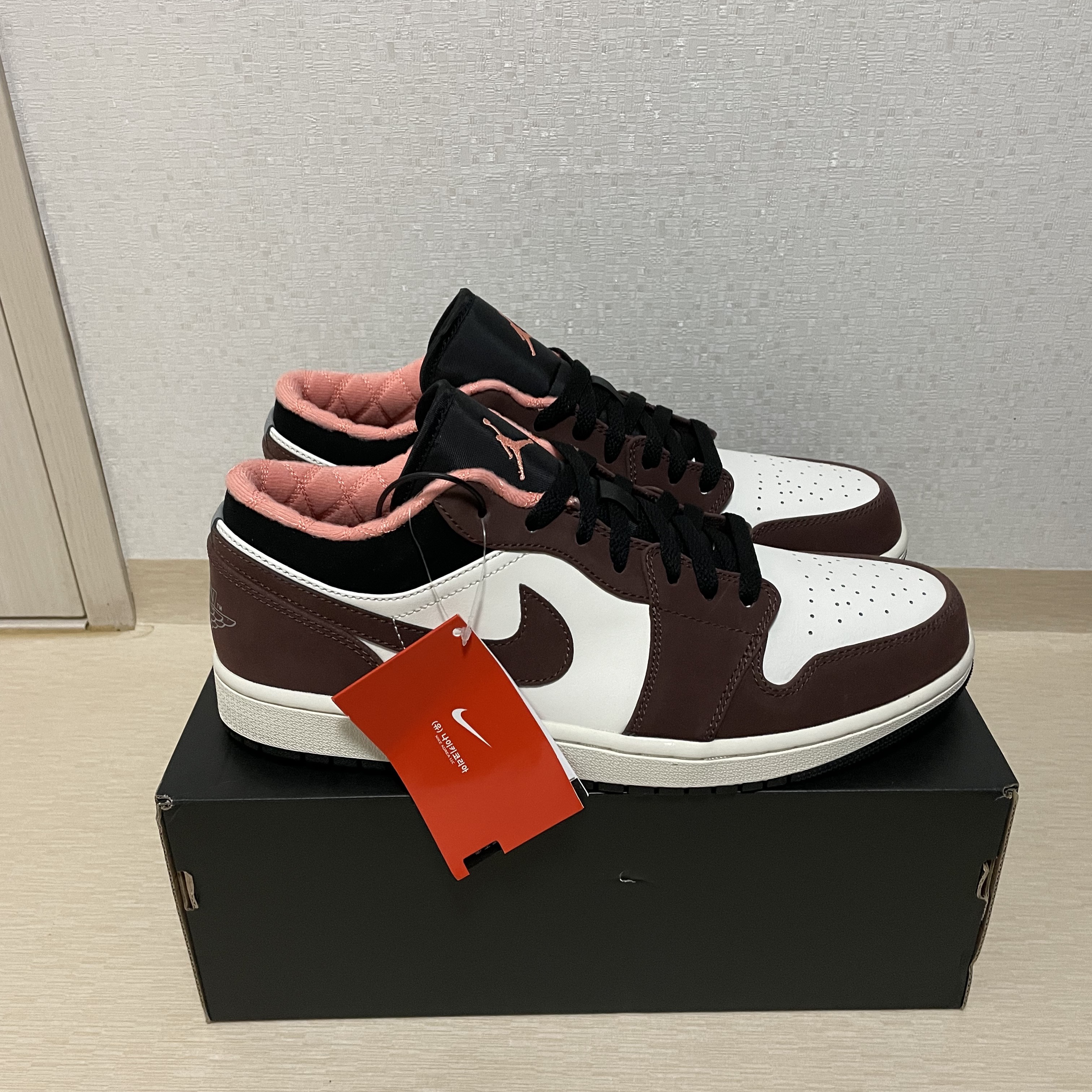 Jordan 1 Low SE Chocolate Bliss 착용 스타일 - 4