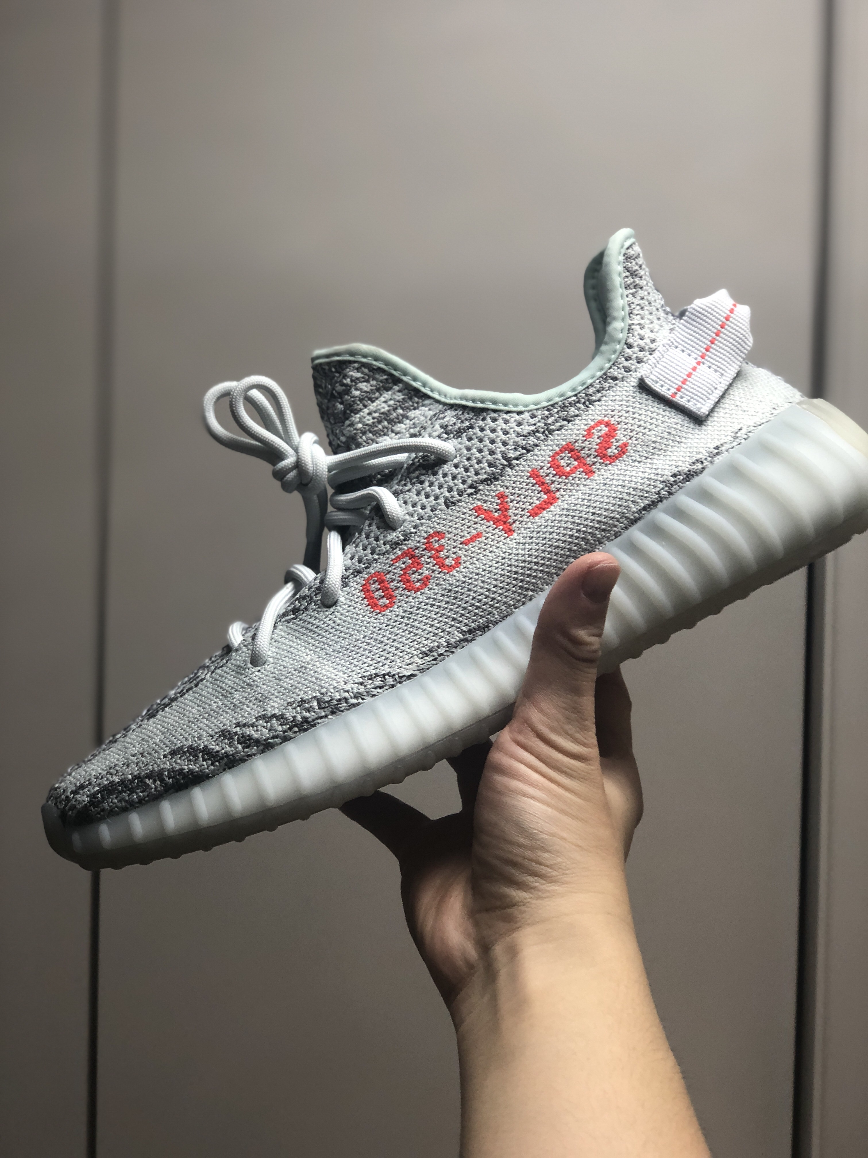 Adidas Yeezy Boost 350 V2 Blue Tint 2017 착용 스타일