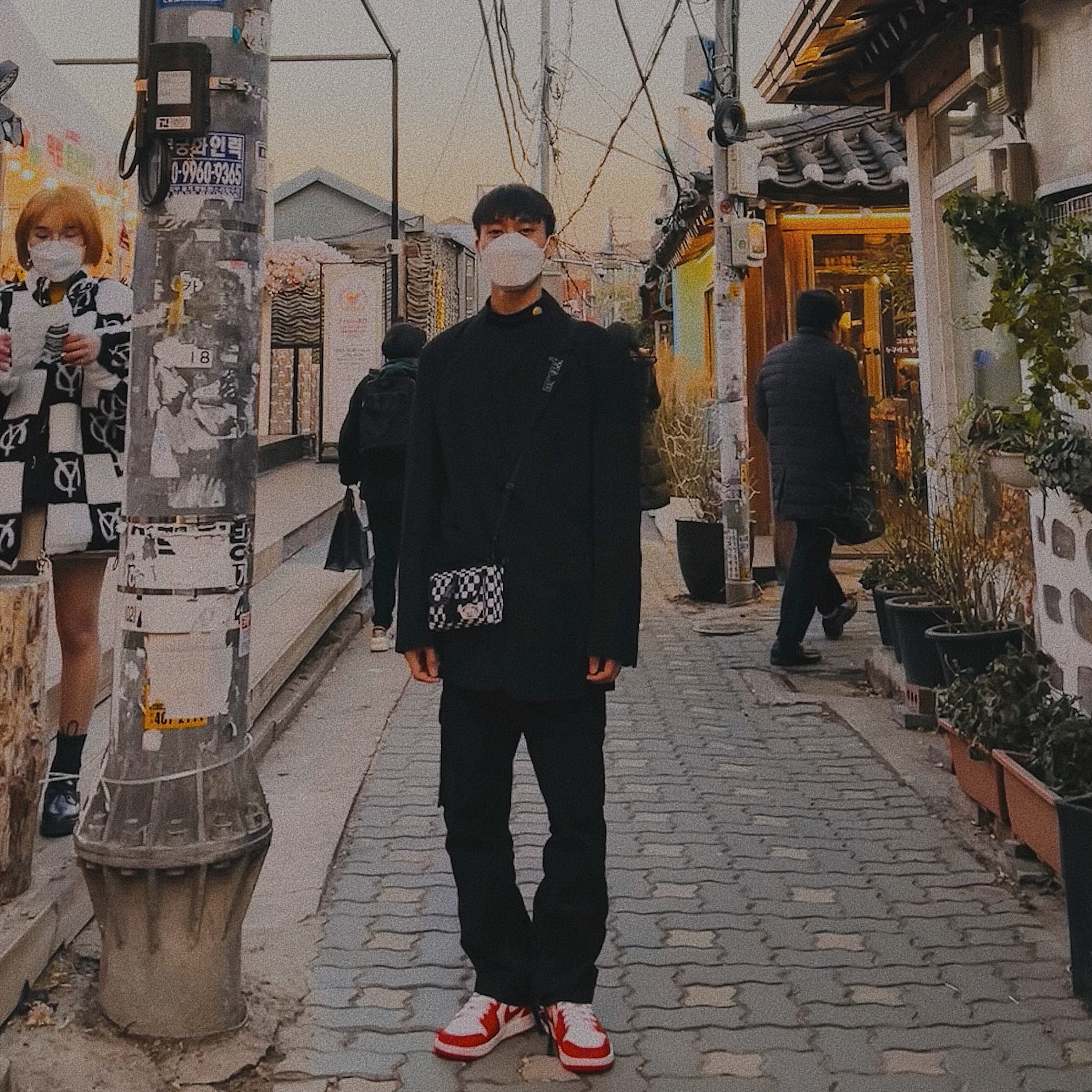 (W) Jordan 1 Mid Habanero Red 착용 스타일