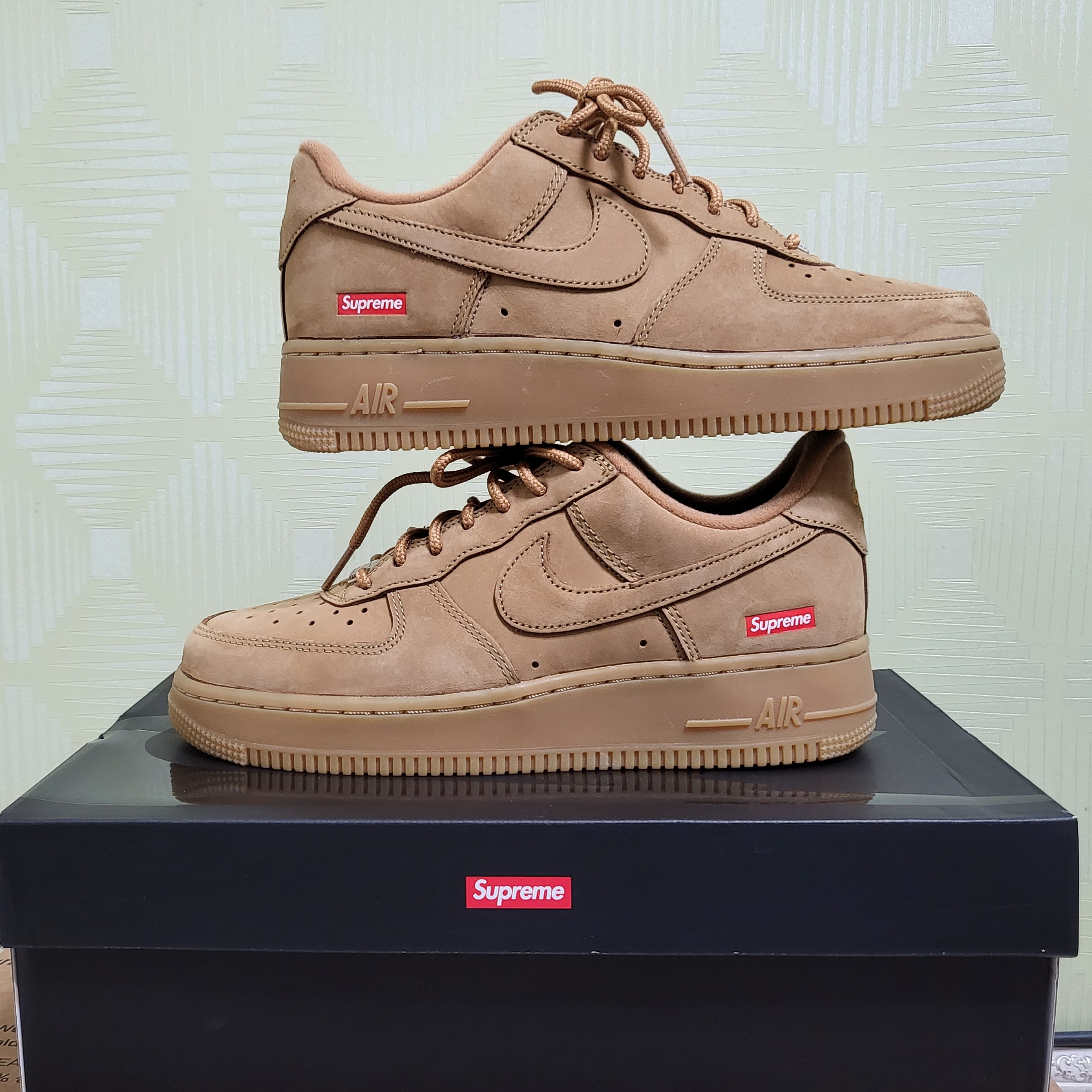 Nike x Supreme Air Force 1 Low Flax 착용 스타일