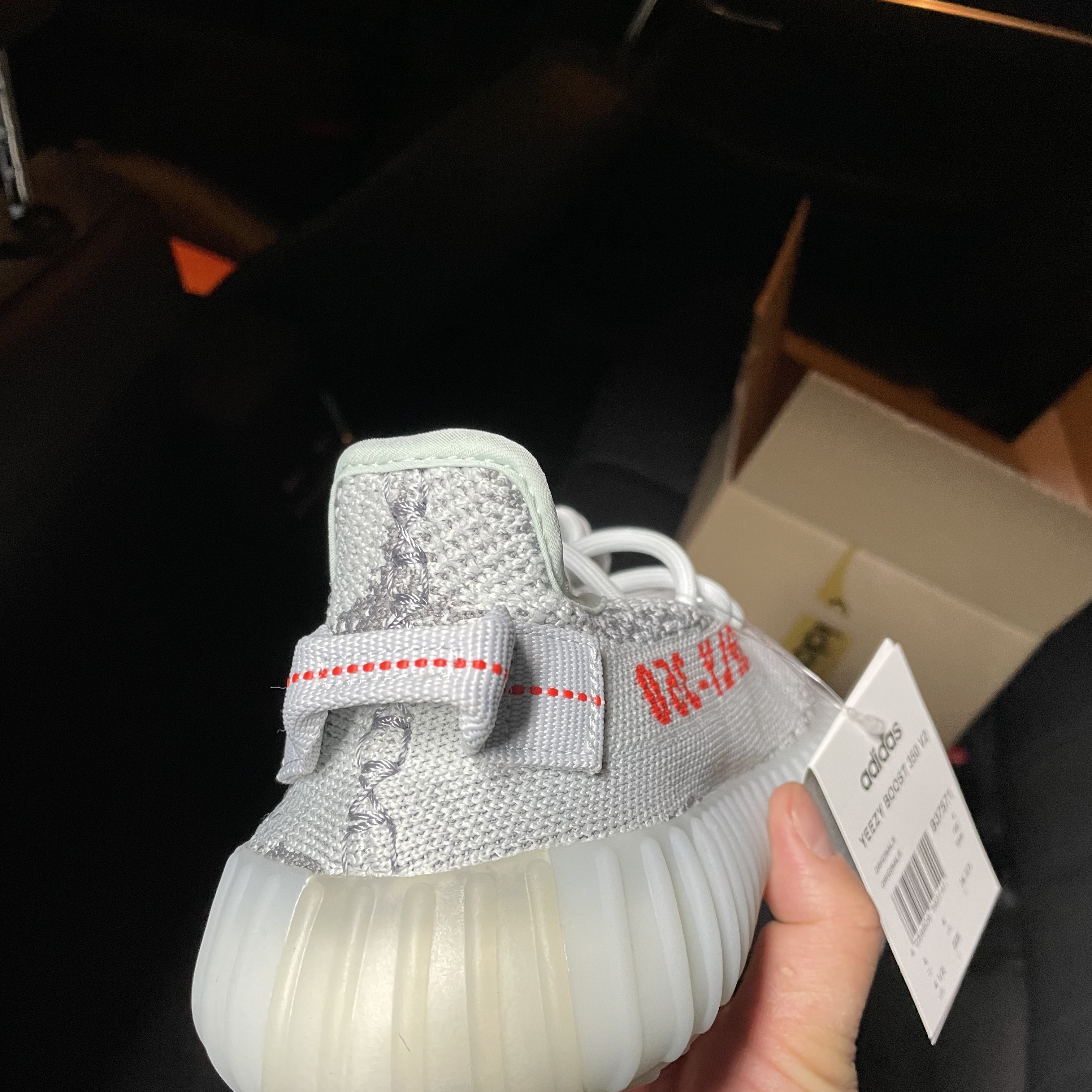 Adidas Yeezy Boost 350 V2 Blue Tint 2017 착용 스타일 - 3