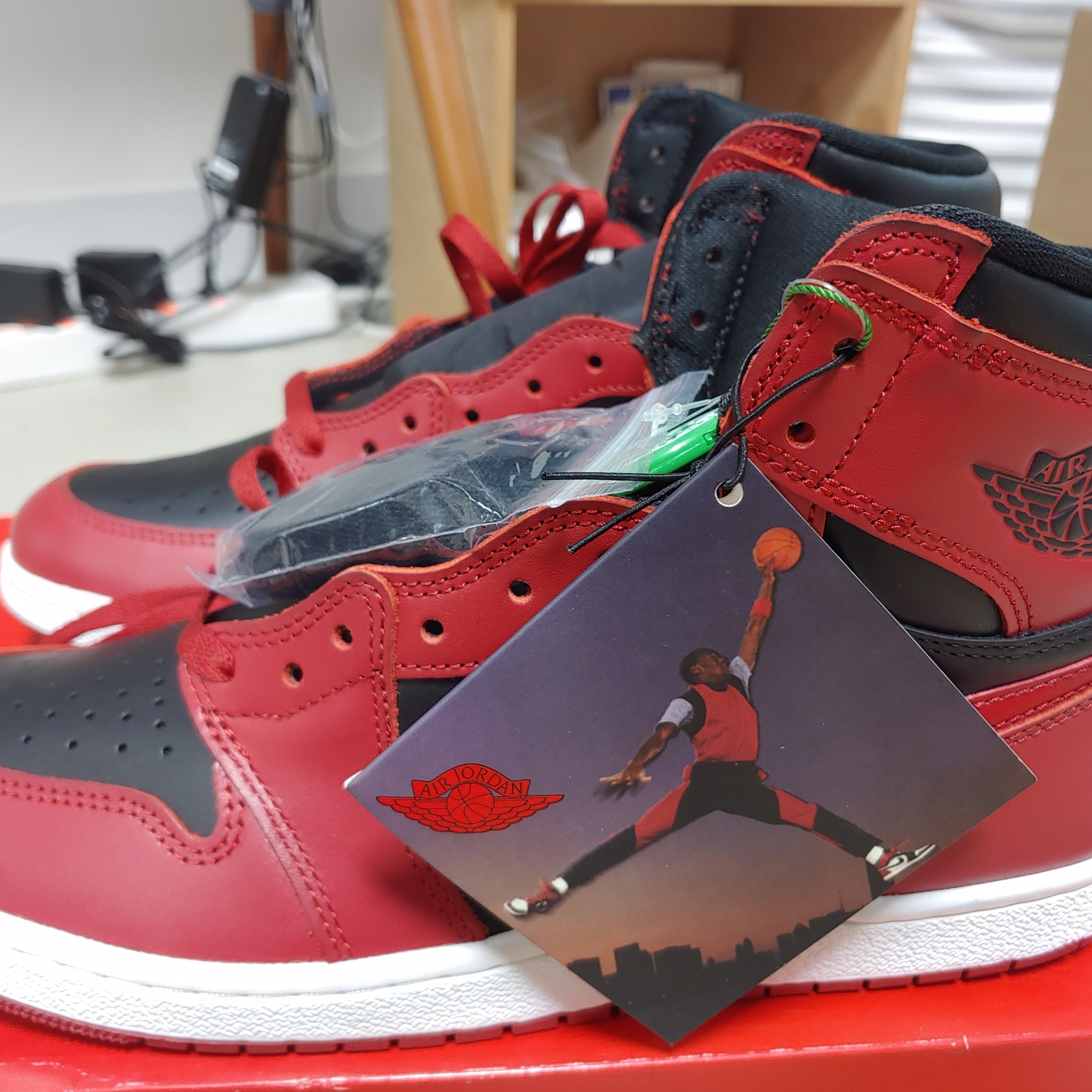 Jordan 1 High 85 Varsity Red 착용 스타일 - 1