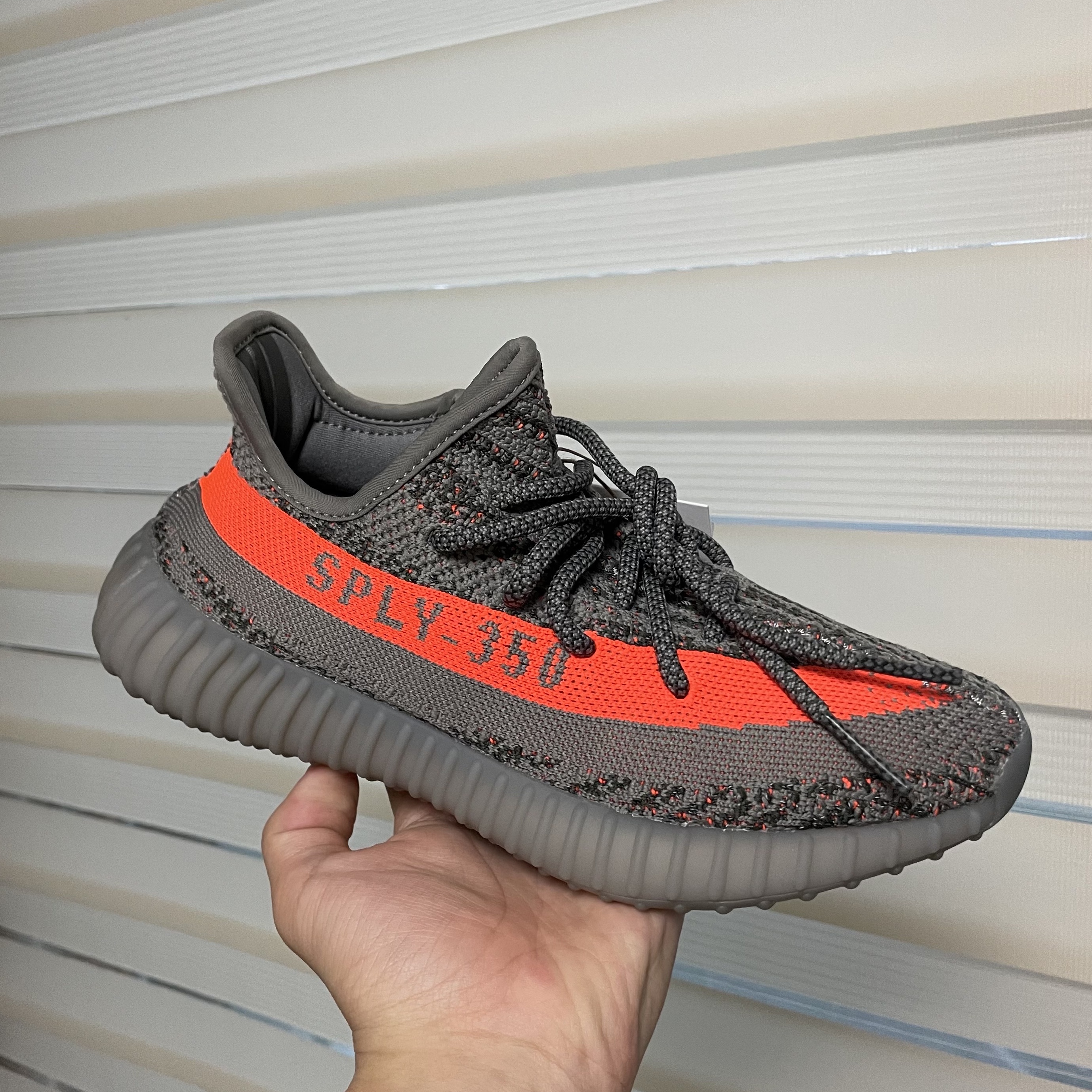 Adidas Yeezy Boost 350 V2 Beluga - Reflective 착용 스타일