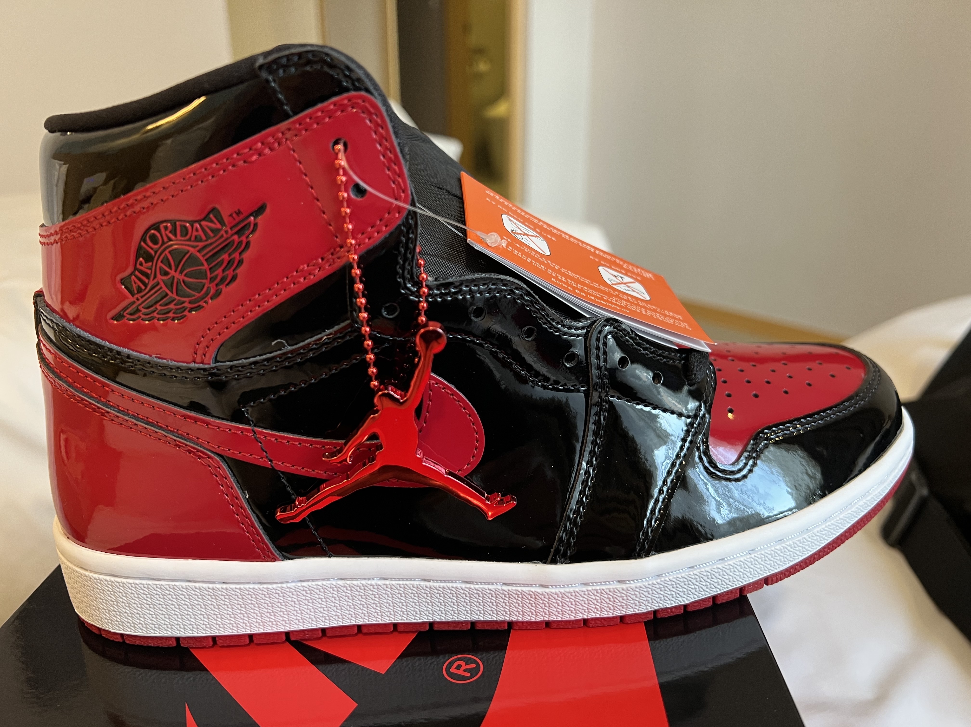 Jordan 1 Retro High OG Patent Bred 착용 스타일 - 2